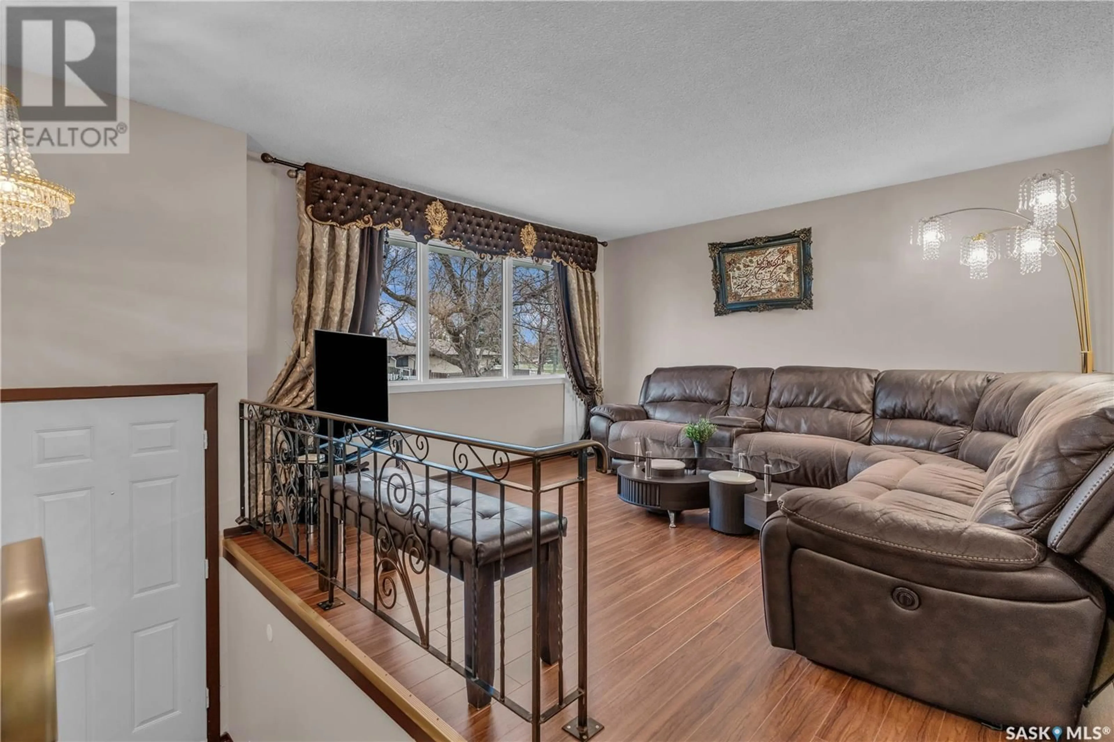 Living room with furniture, unknown for 206 UPLAND DRIVE, Regina Saskatchewan S4T5H4