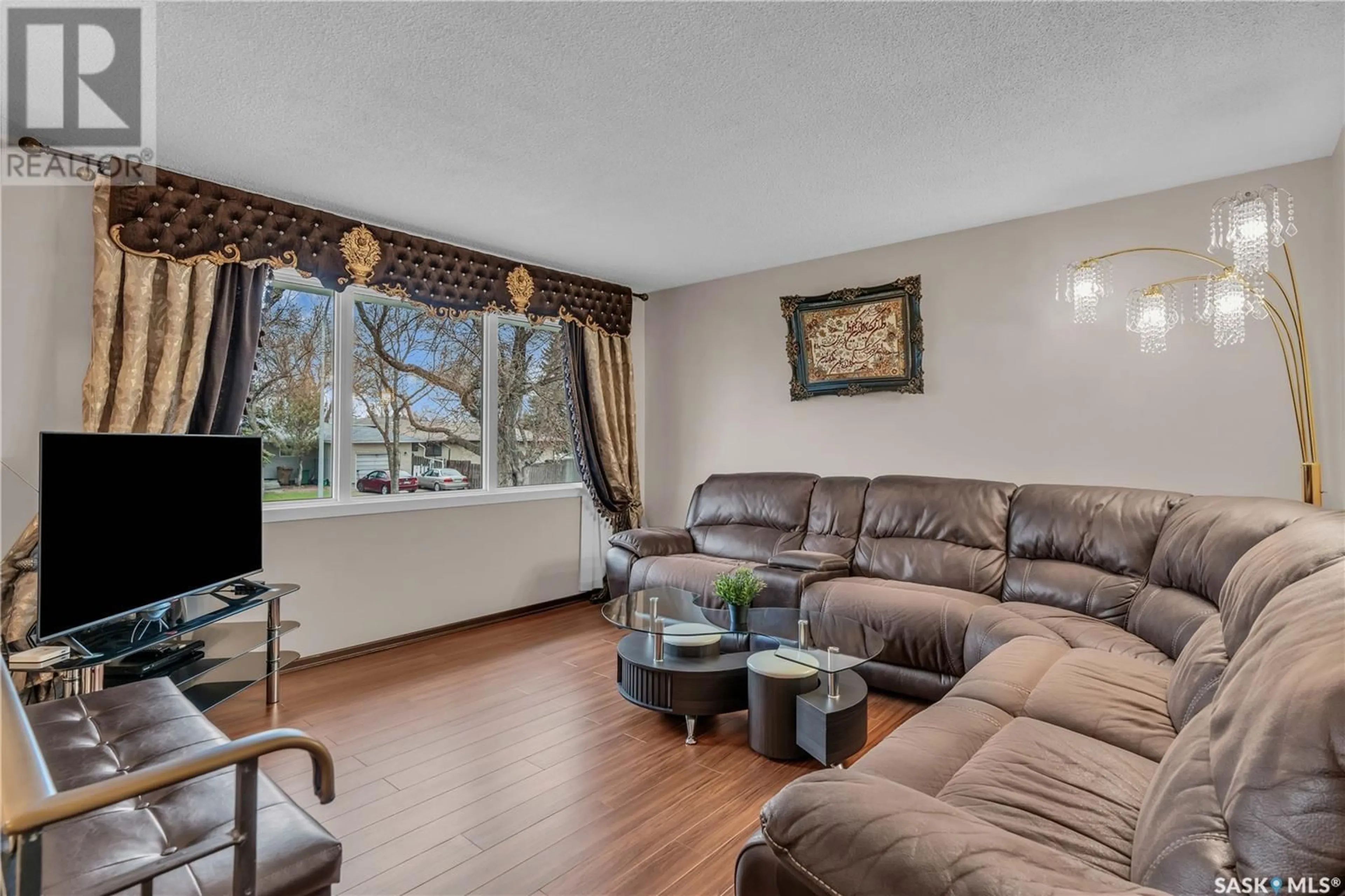 Living room with furniture, unknown for 206 UPLAND DRIVE, Regina Saskatchewan S4T5H4