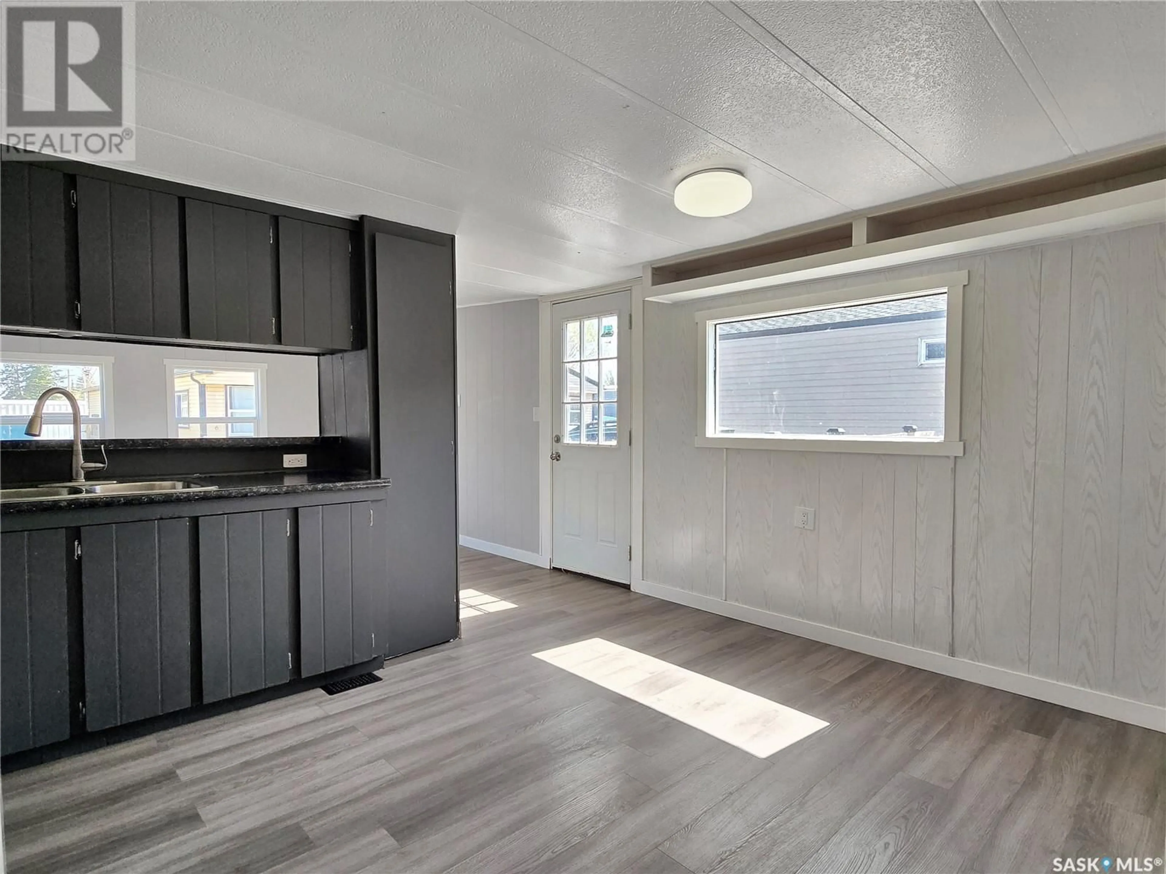 A pic of a room for 5 219 GRANT STREET, Saskatoon Saskatchewan S7H0S4