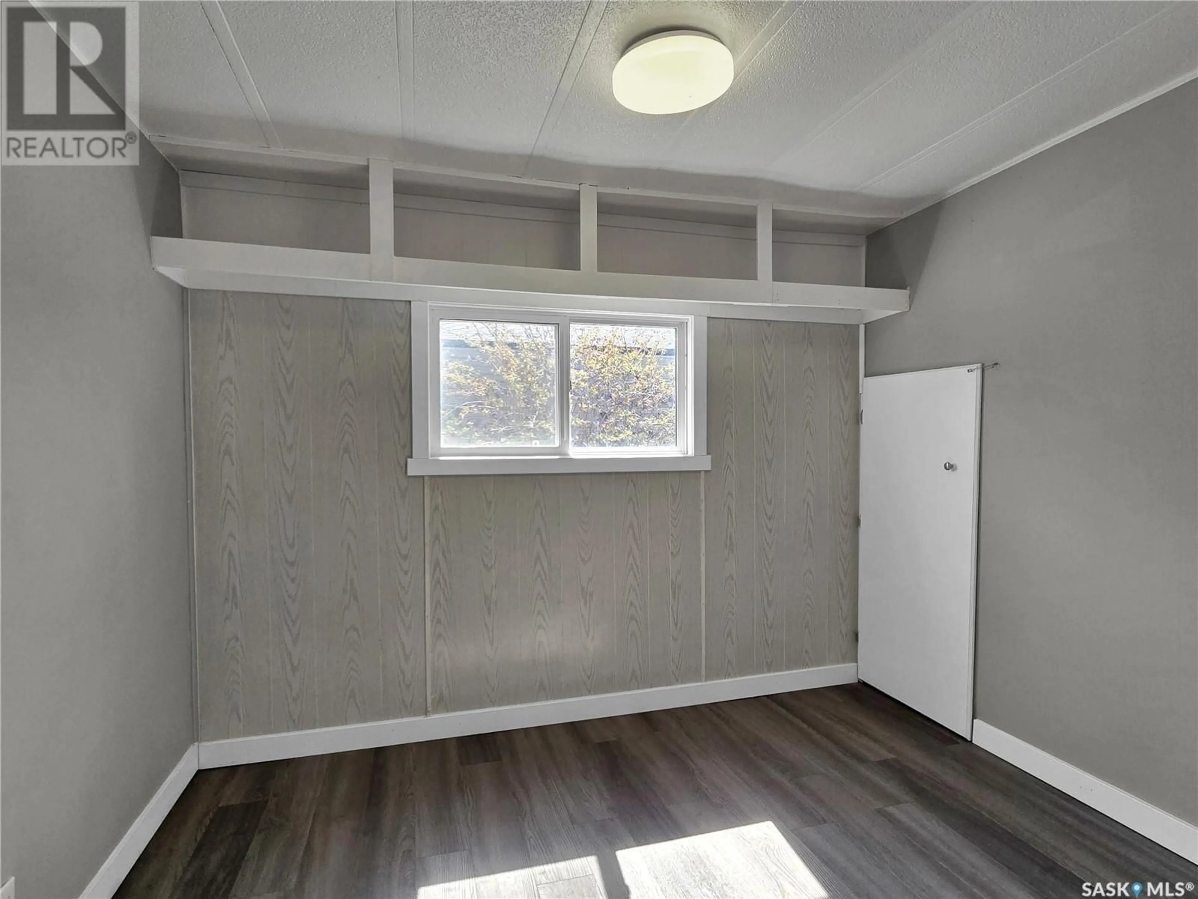 A pic of a room for 5 219 GRANT STREET, Saskatoon Saskatchewan S7H0S4