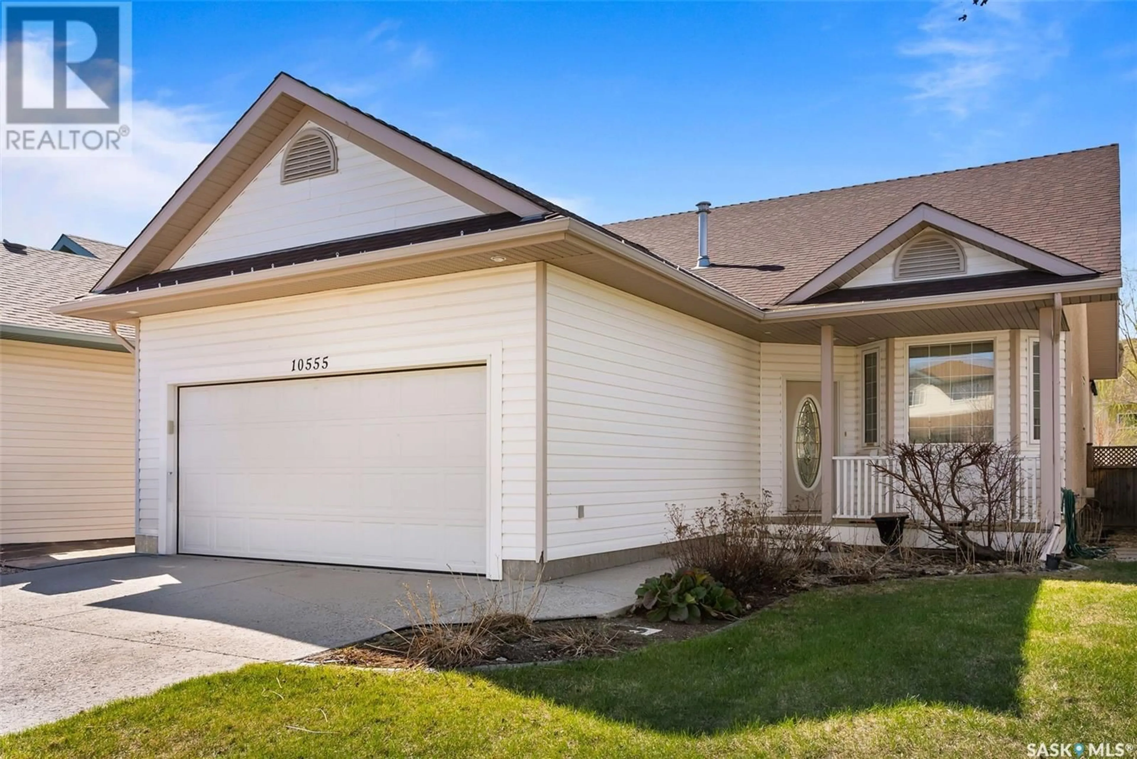 Home with vinyl exterior material, street for 10555 WASCANA ESTATES, Regina Saskatchewan S4V2X1