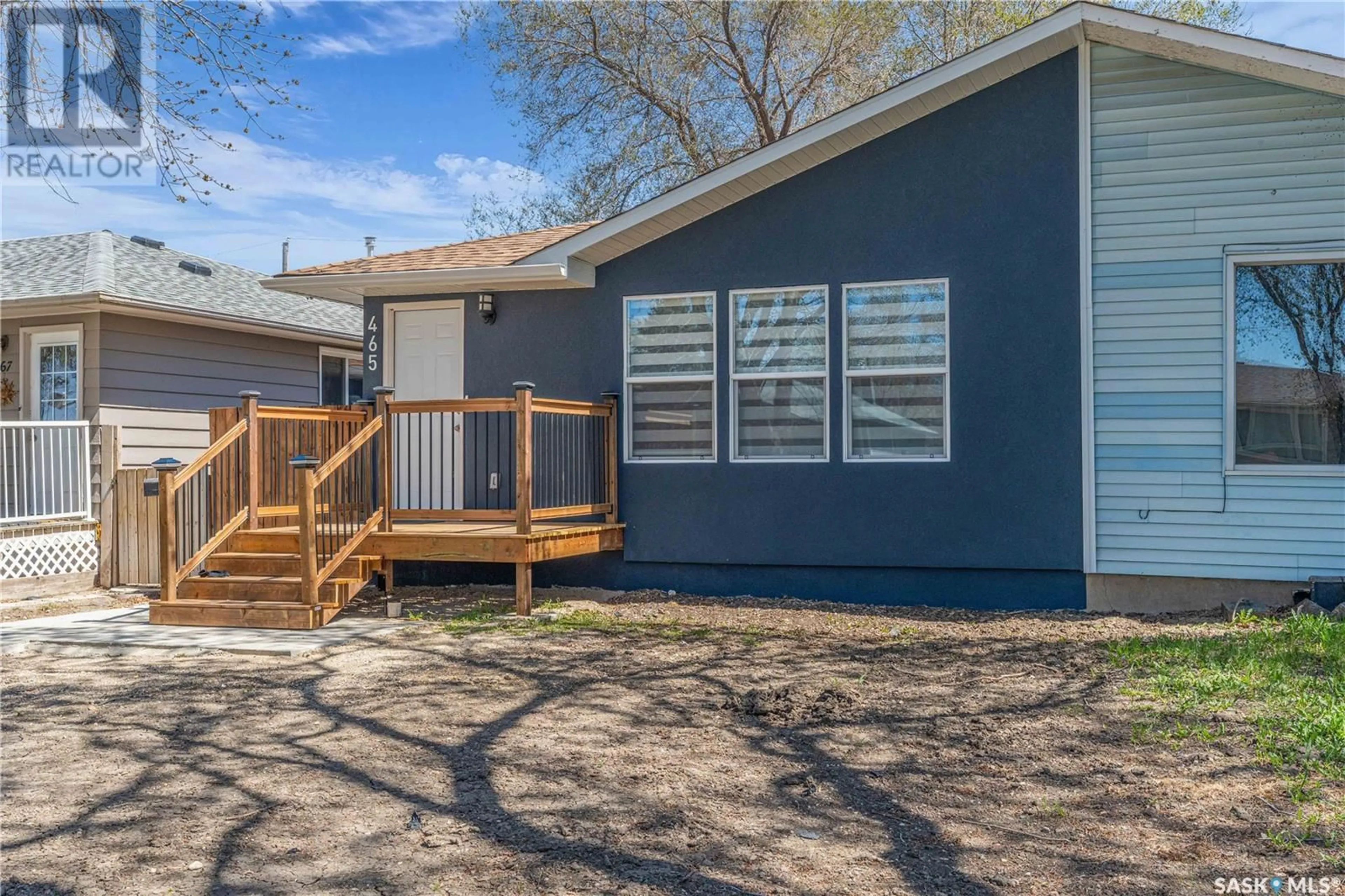Home with vinyl exterior material, street for 465 FROOM CRESCENT, Regina Saskatchewan S4N1T5