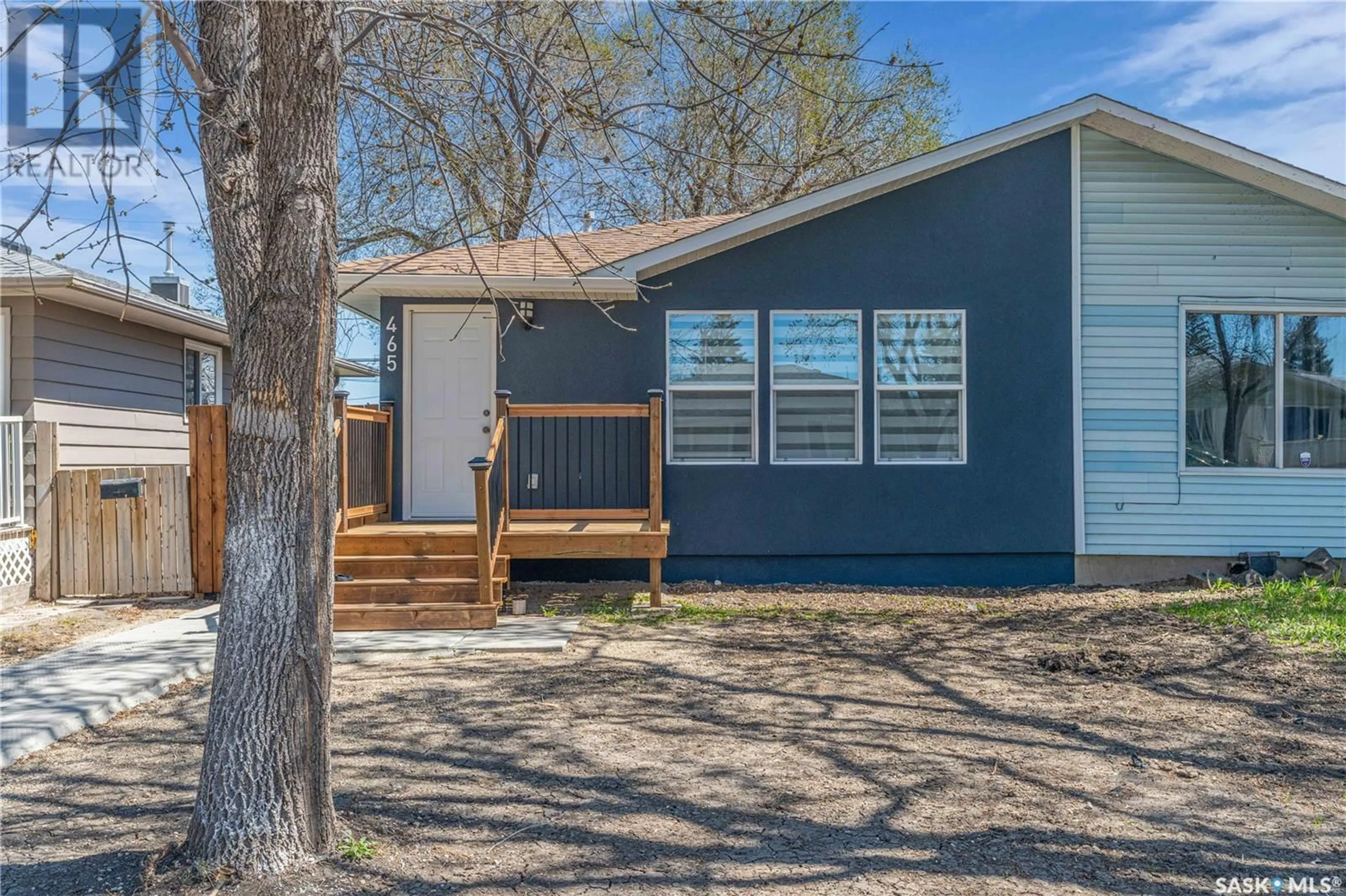 Home with vinyl exterior material, street for 465 FROOM CRESCENT, Regina Saskatchewan S4N1T5