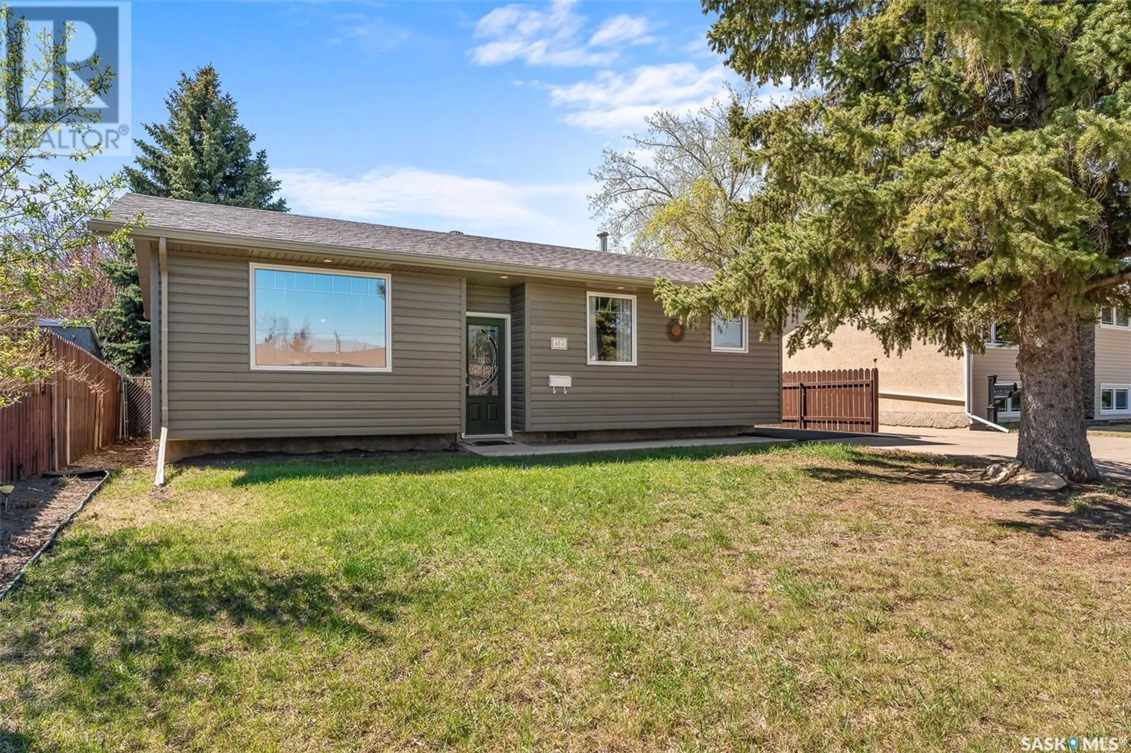 Home with vinyl exterior material, street for 1519 ATHABASCA STREET, Moose Jaw Saskatchewan S6H6C2