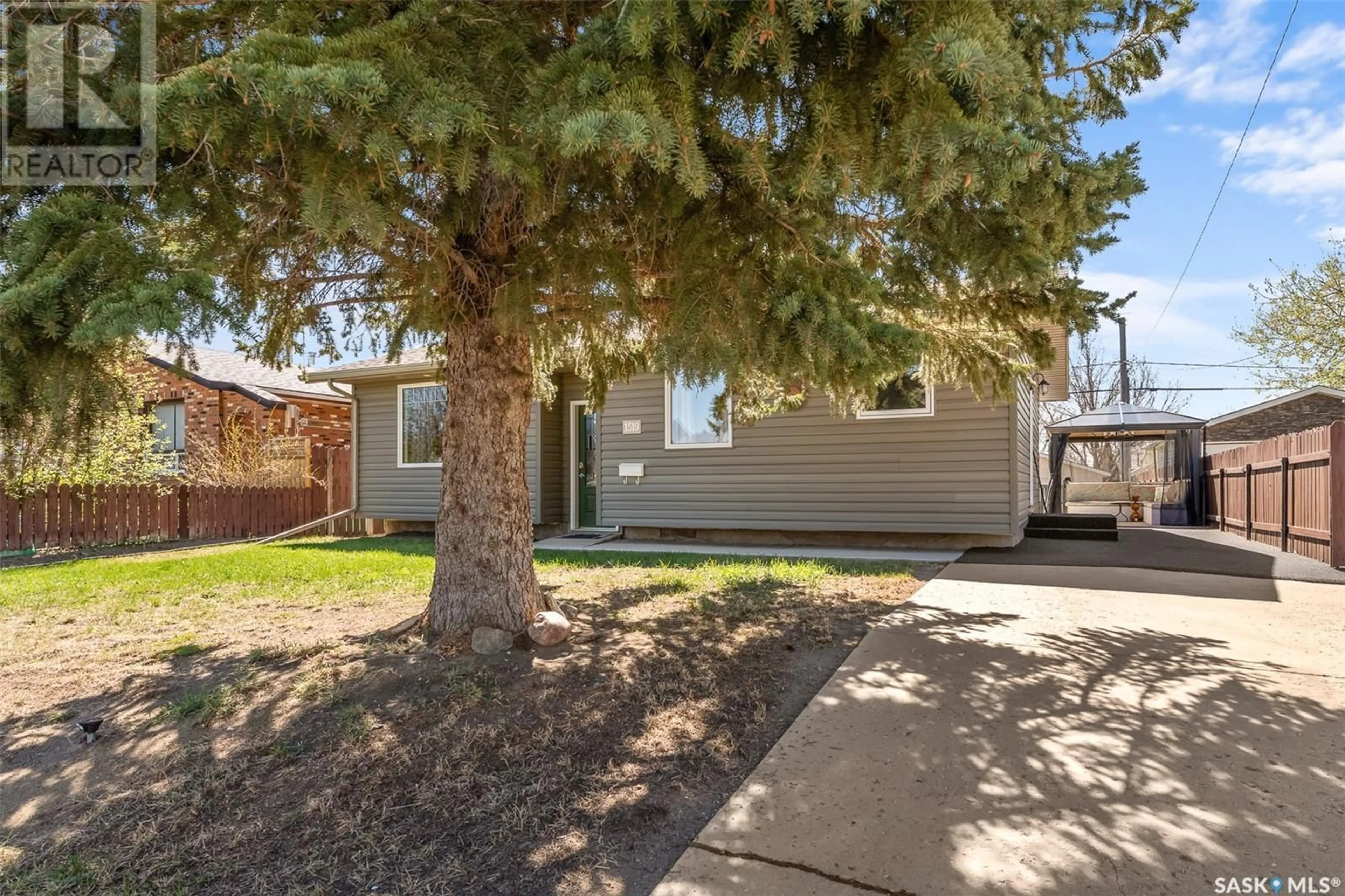 Home with vinyl exterior material, street for 1519 ATHABASCA STREET, Moose Jaw Saskatchewan S6H6C2