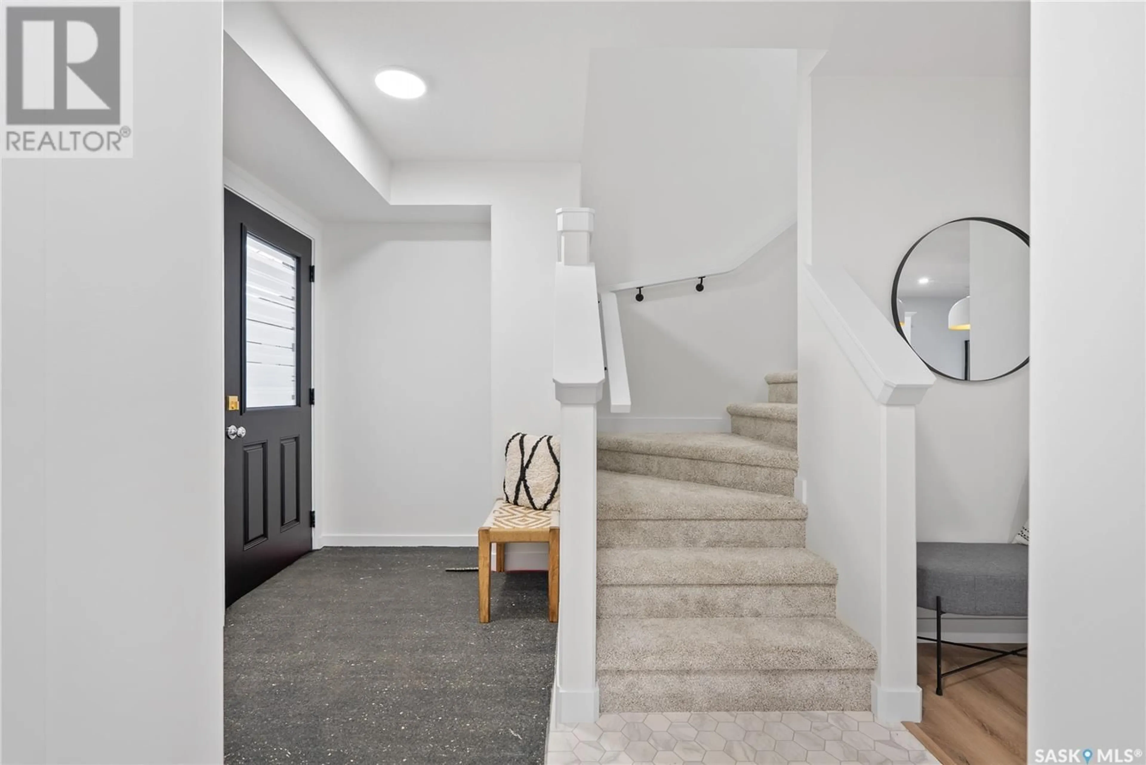 Indoor foyer for 175 DORAN WAY, Saskatoon Saskatchewan S7V1W3