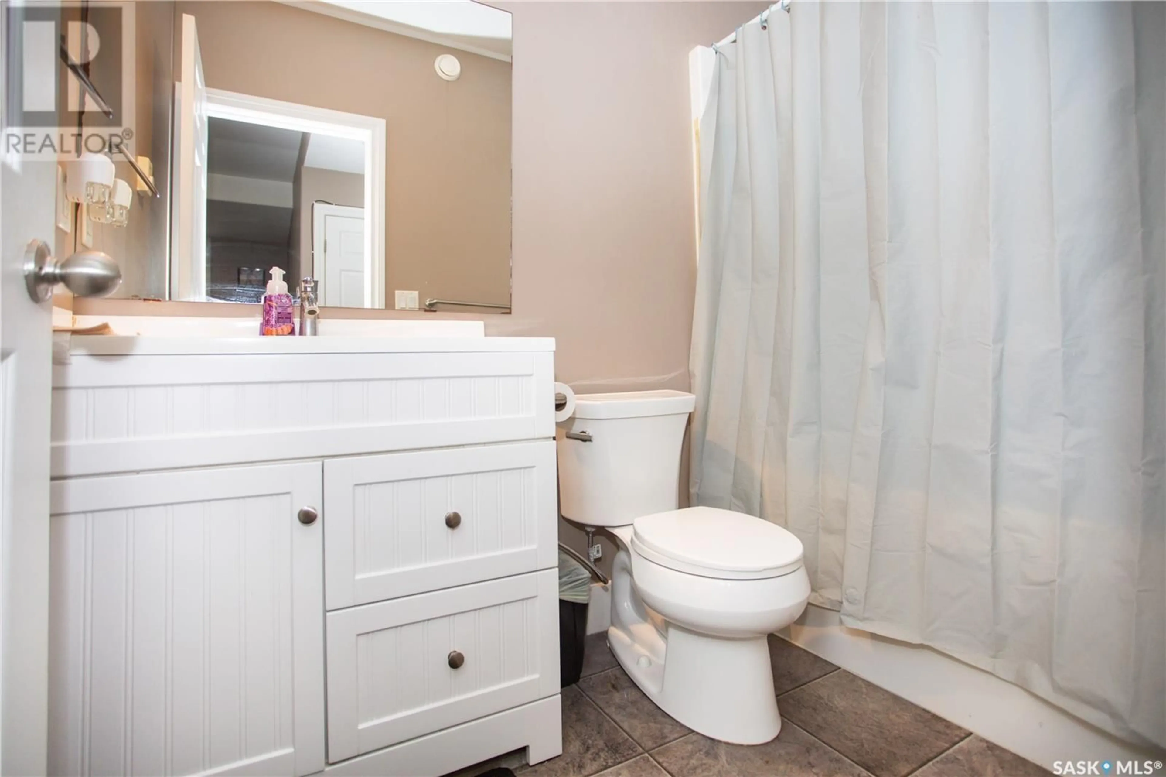 Standard bathroom, ceramic/tile floor for 306 HENICK LANE, Saskatoon Saskatchewan S7R0J5