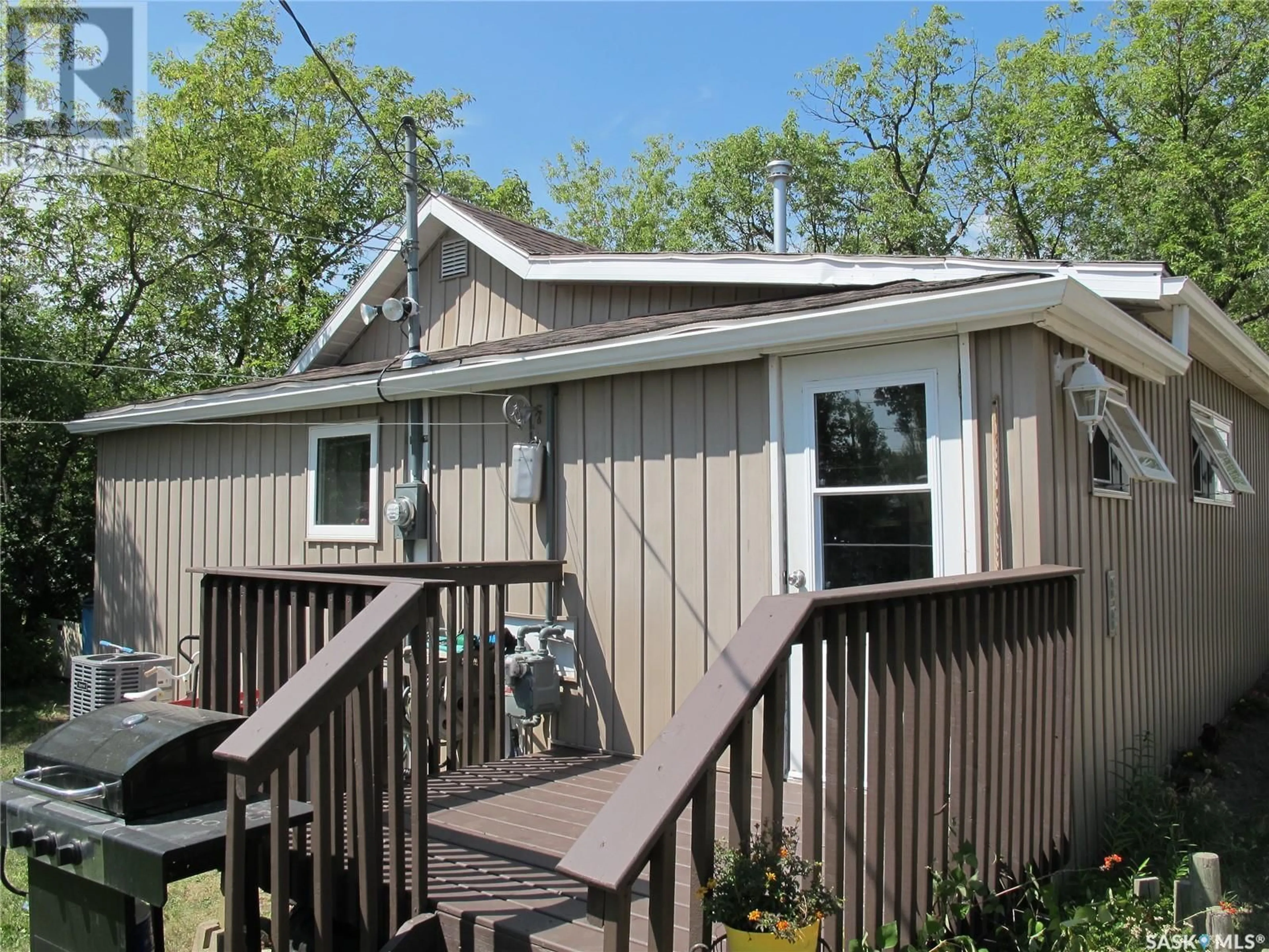 Home with vinyl exterior material, street for 614 CARBON AVENUE, Bienfait Saskatchewan S0C0M0