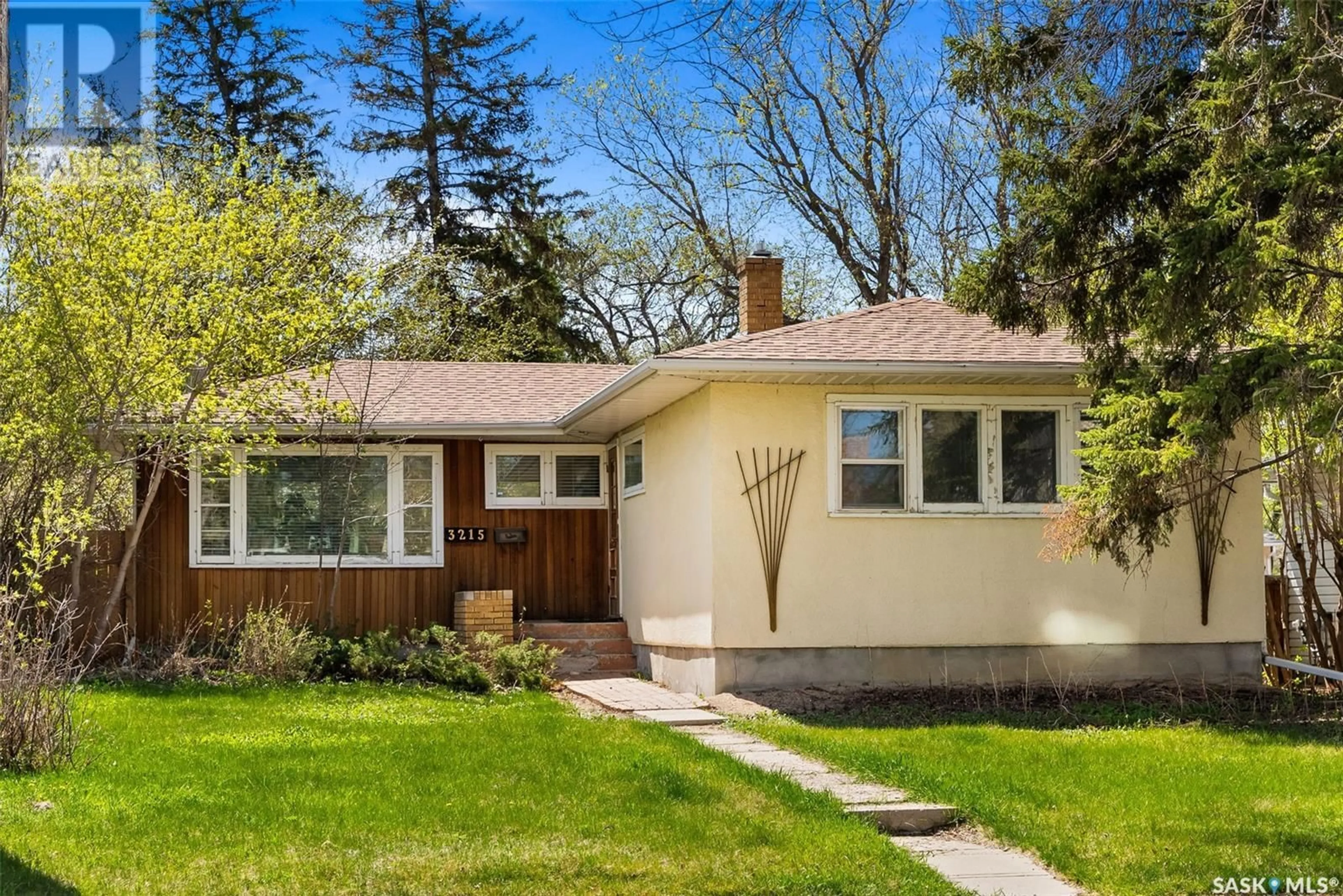 Home with vinyl exterior material, street for 3215 WESTGATE AVENUE, Regina Saskatchewan S4S1B4