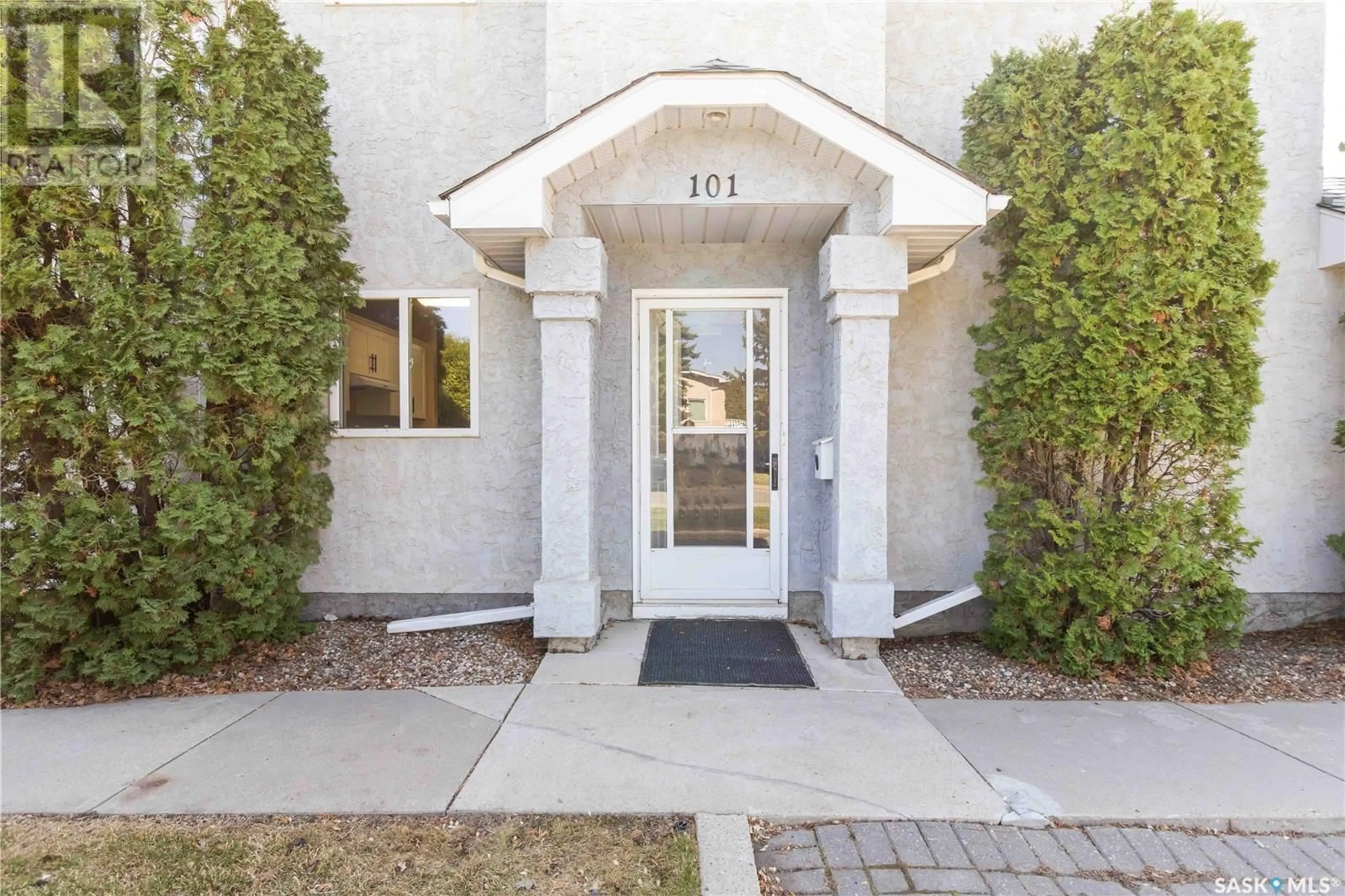 Indoor entryway for 101 615 PEREHUDOFF CRESCENT, Saskatoon Saskatchewan S7N4K6