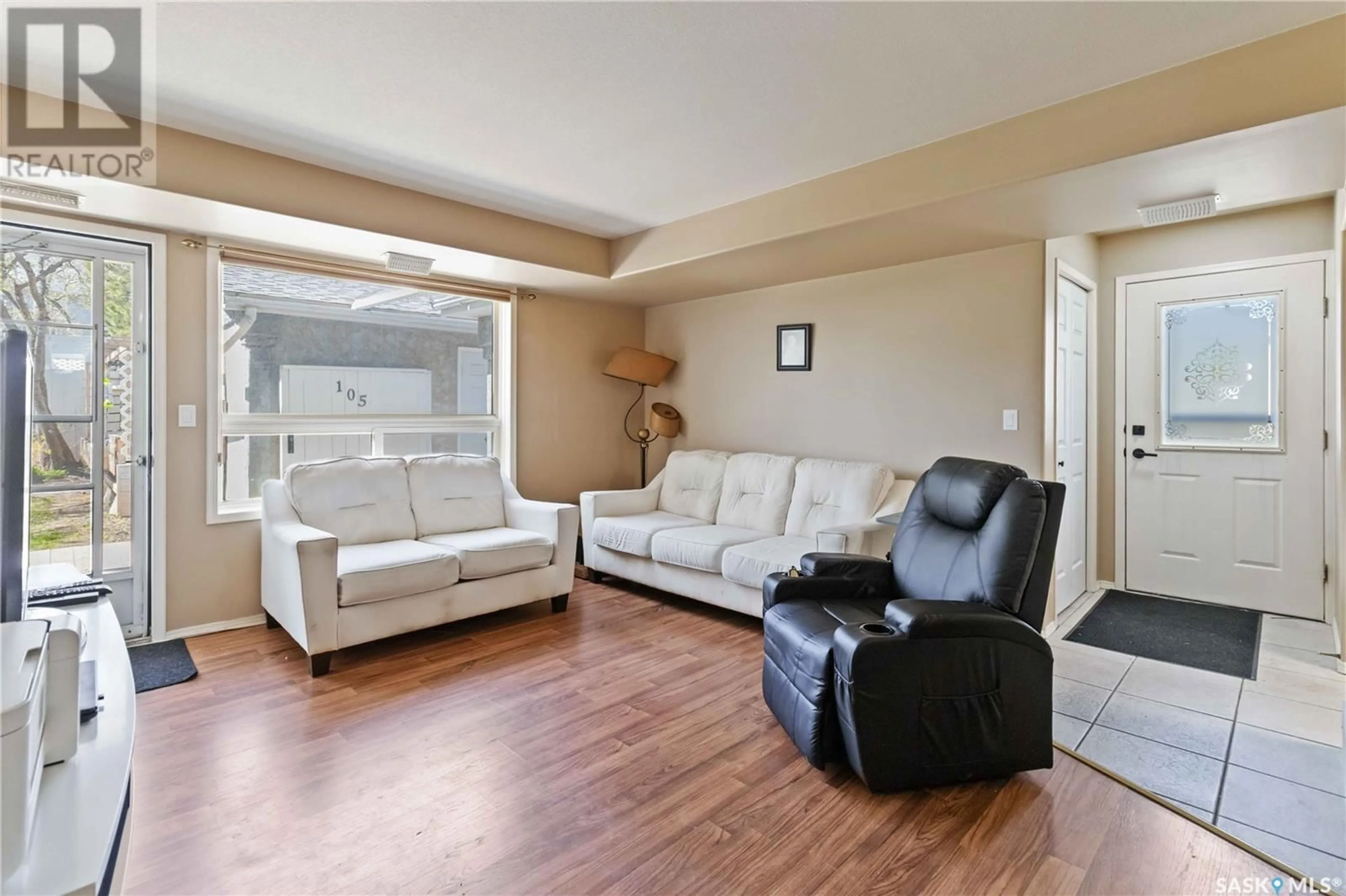 Living room with furniture, unknown for 101 615 PEREHUDOFF CRESCENT, Saskatoon Saskatchewan S7N4K6