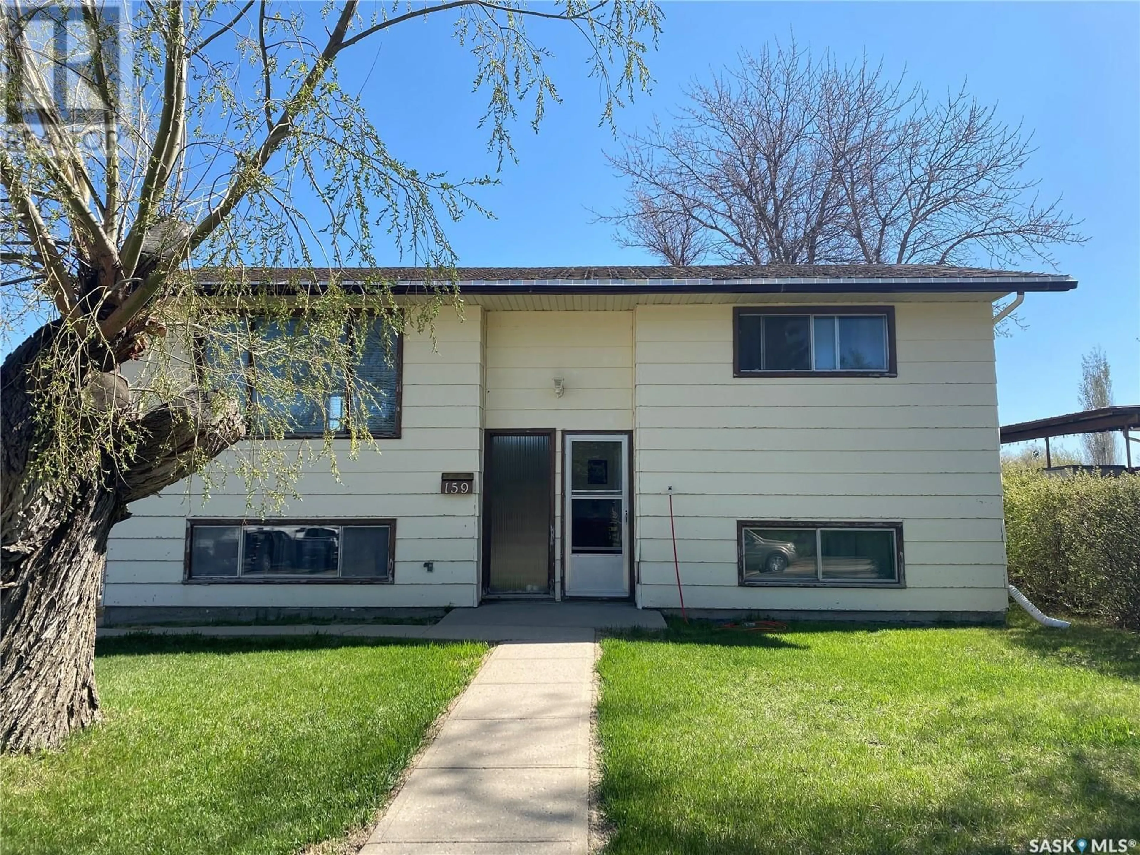 Home with vinyl exterior material, street for 159 WEAVER CRESCENT, Swift Current Saskatchewan S9H4B8