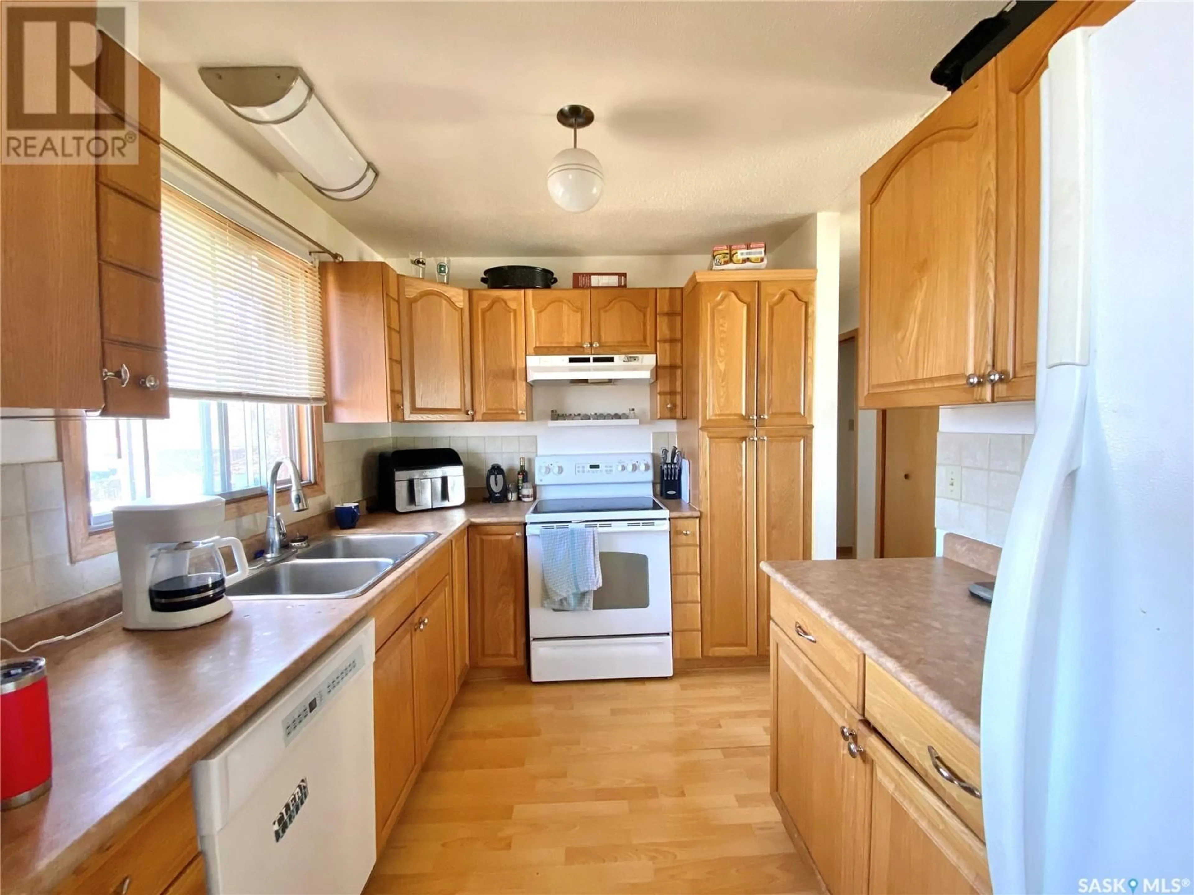 Standard kitchen, unknown for 159 WEAVER CRESCENT, Swift Current Saskatchewan S9H4B8