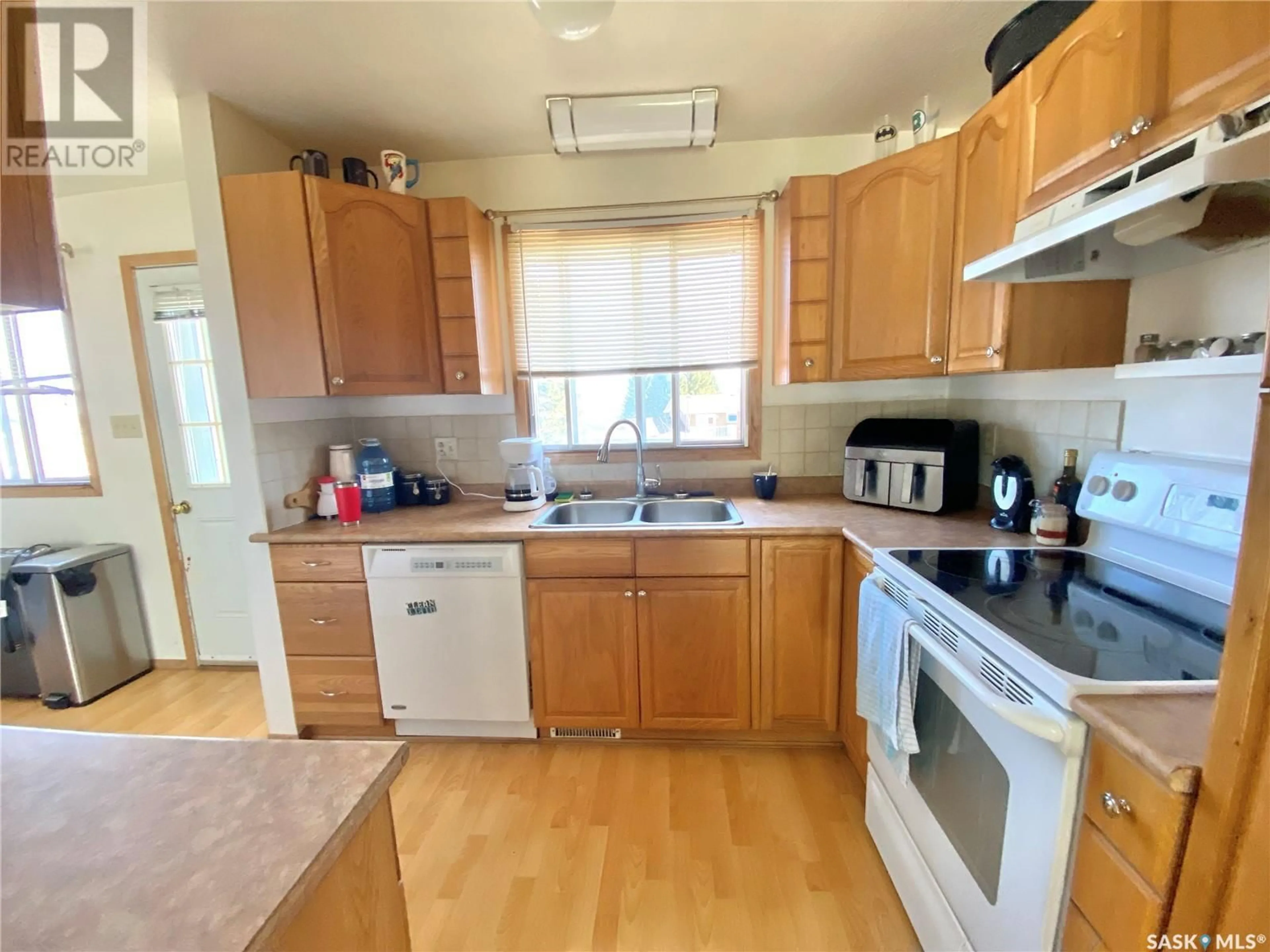 Standard kitchen, unknown for 159 WEAVER CRESCENT, Swift Current Saskatchewan S9H4B8