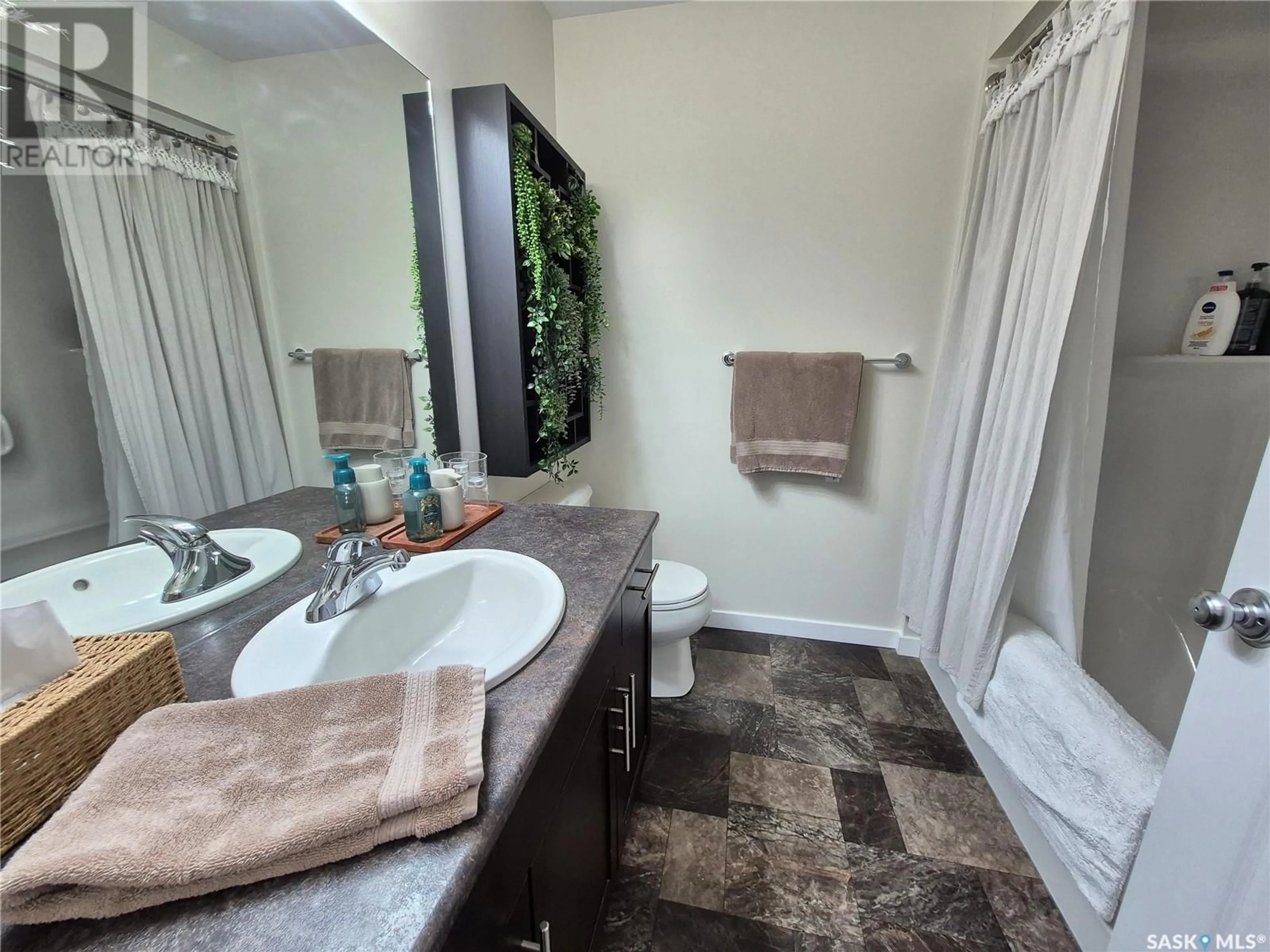 Standard bathroom, ceramic/tile floor for 18 LLOYD CRESCENT, Fillmore Saskatchewan S0G1N0