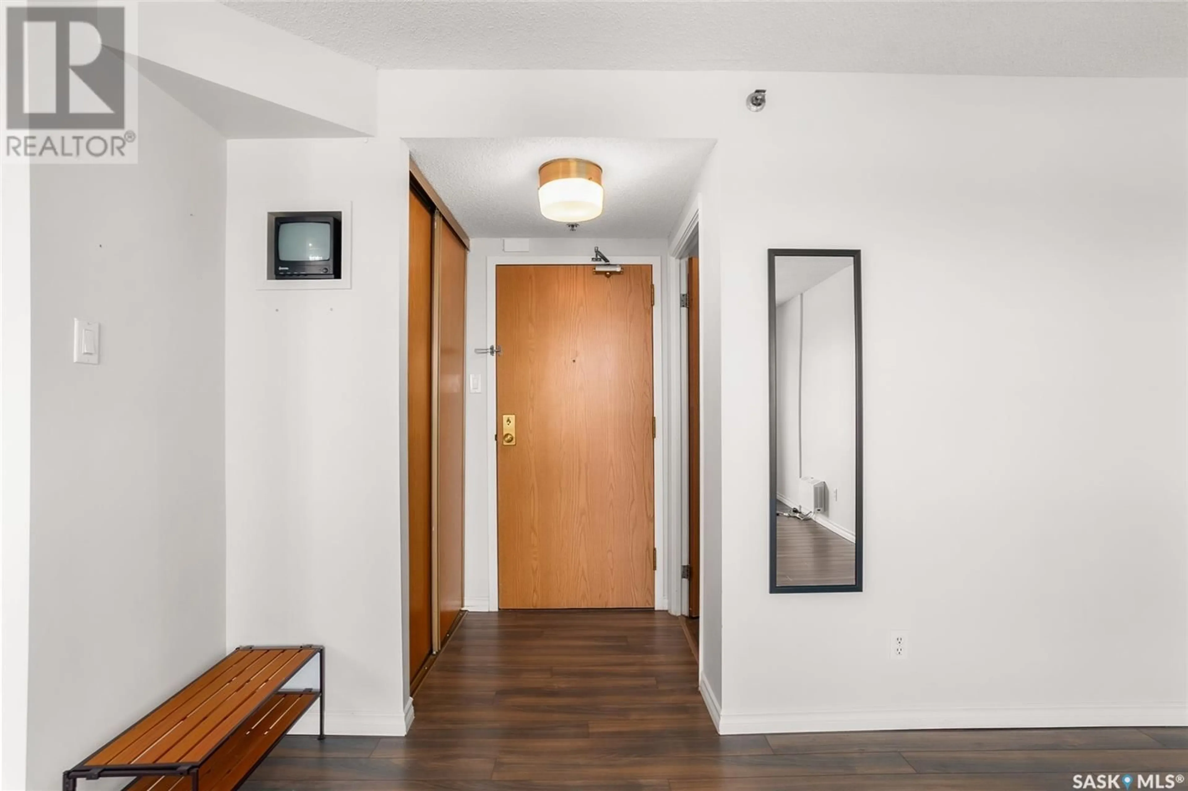 Indoor foyer for N - 801 430 5TH AVENUE, Saskatoon Saskatchewan S7K6Z1