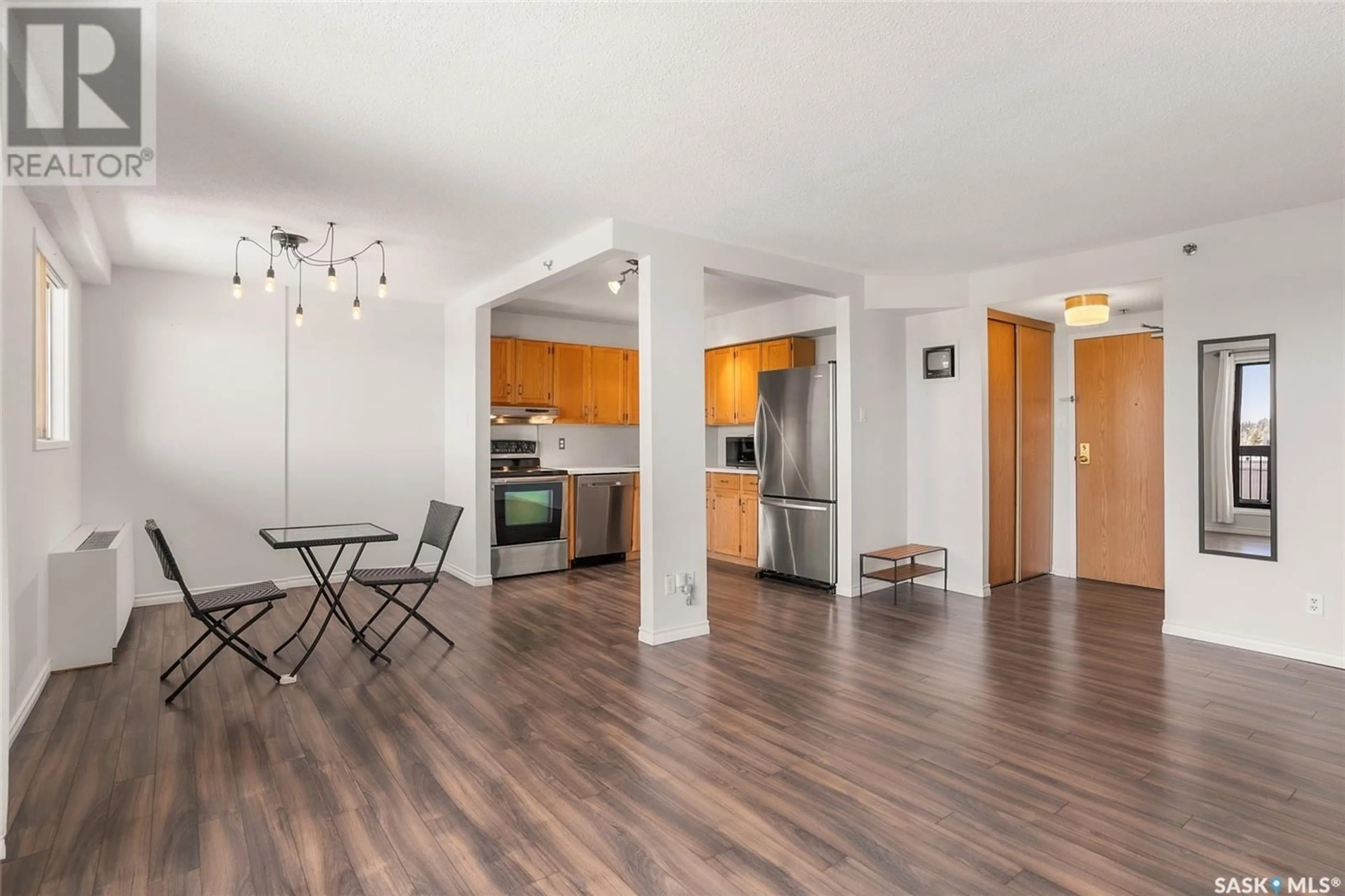 Open concept kitchen, wood/laminate floor for N - 801 430 5TH AVENUE, Saskatoon Saskatchewan S7K6Z1