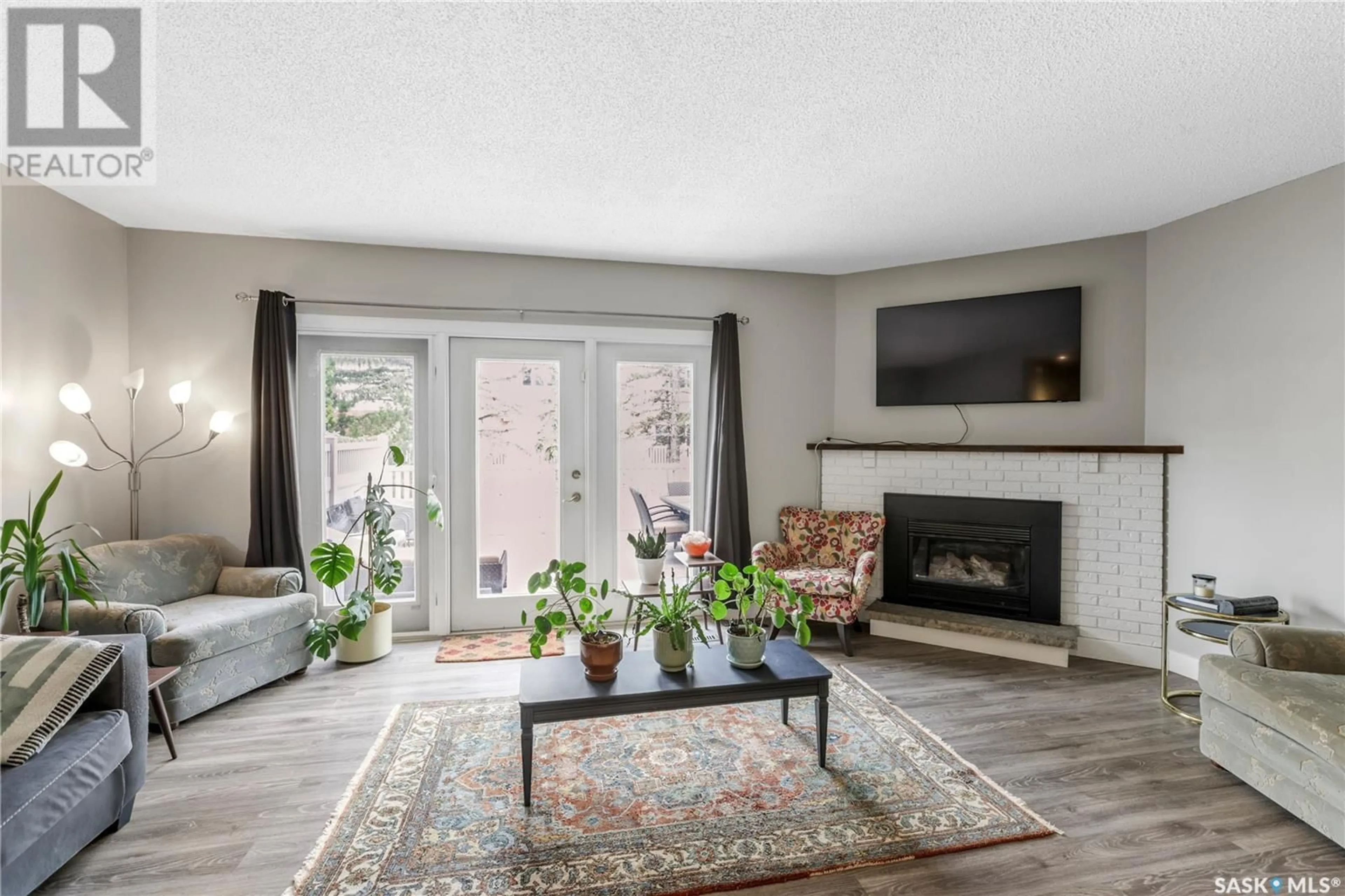 Living room with furniture, unknown for 200 PLAINSVIEW DRIVE, Regina Saskatchewan S4S6L2