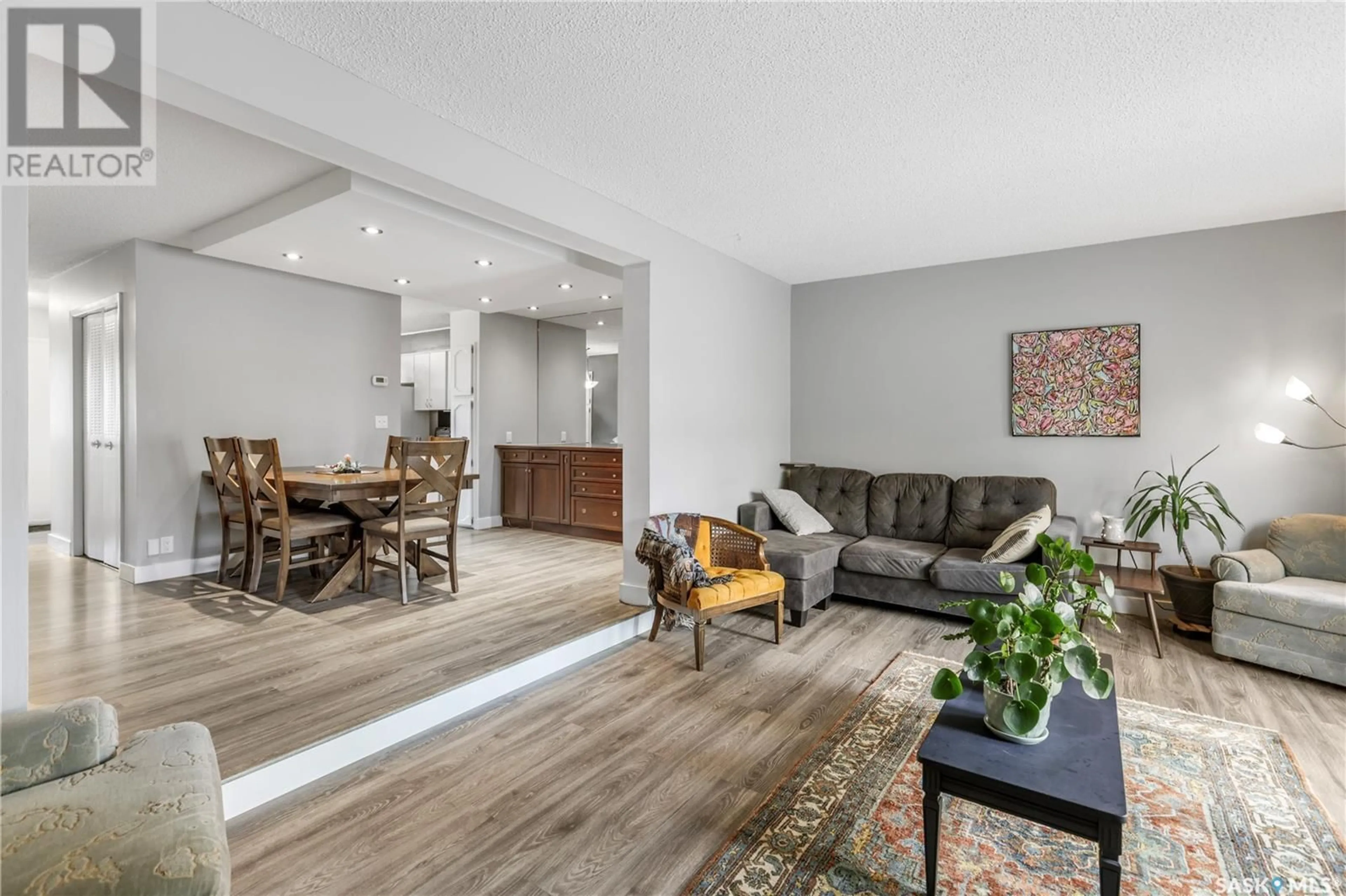 Living room with furniture, unknown for 200 PLAINSVIEW DRIVE, Regina Saskatchewan S4S6L2