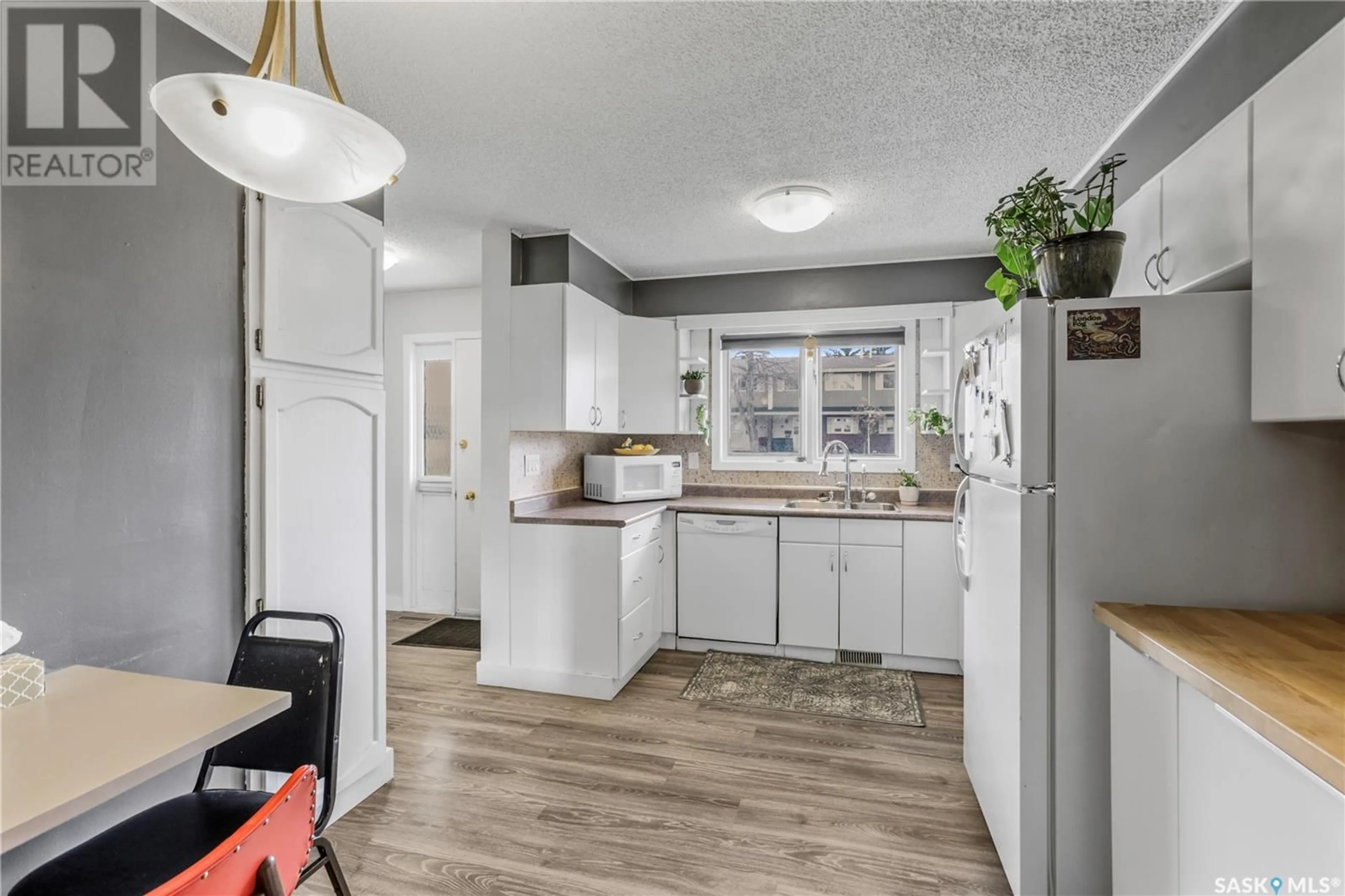 Open concept kitchen, unknown for 200 PLAINSVIEW DRIVE, Regina Saskatchewan S4S6L2