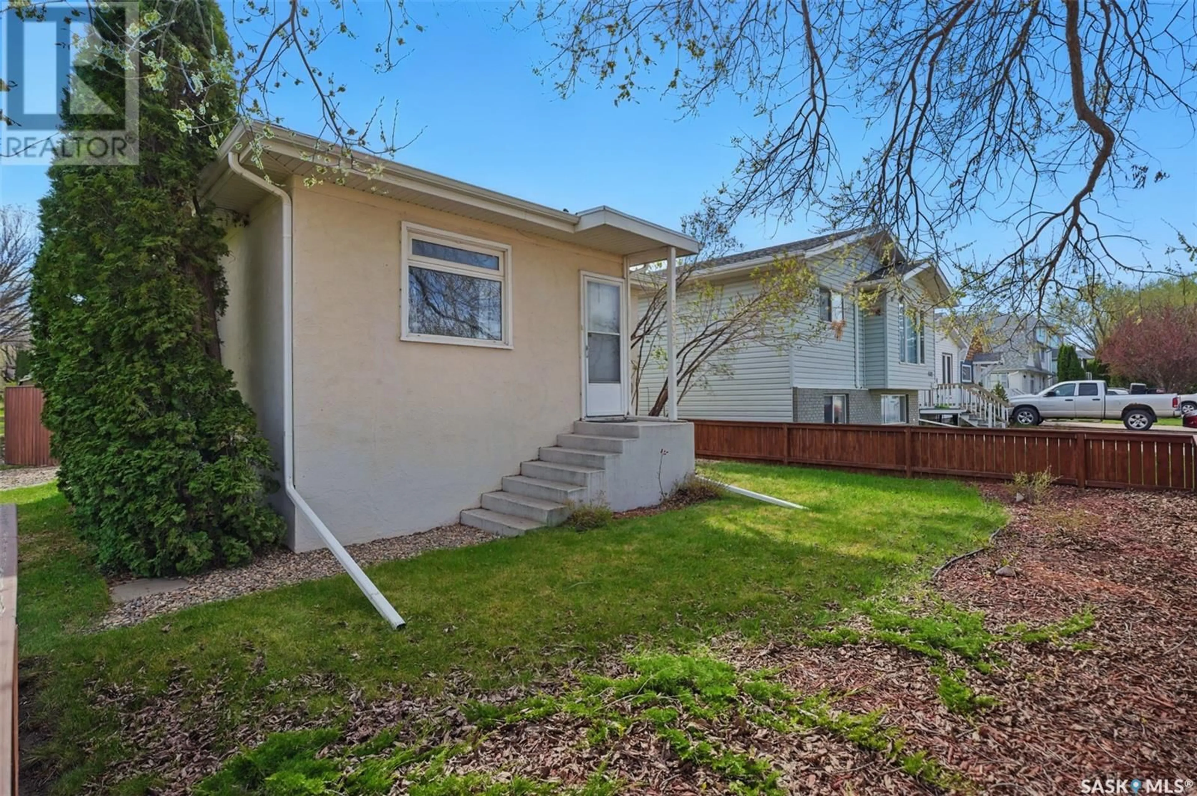 A pic from outside/outdoor area/front of a property/back of a property/a pic from drone, street for 1501 KILBURN AVENUE, Saskatoon Saskatchewan S7M0K1