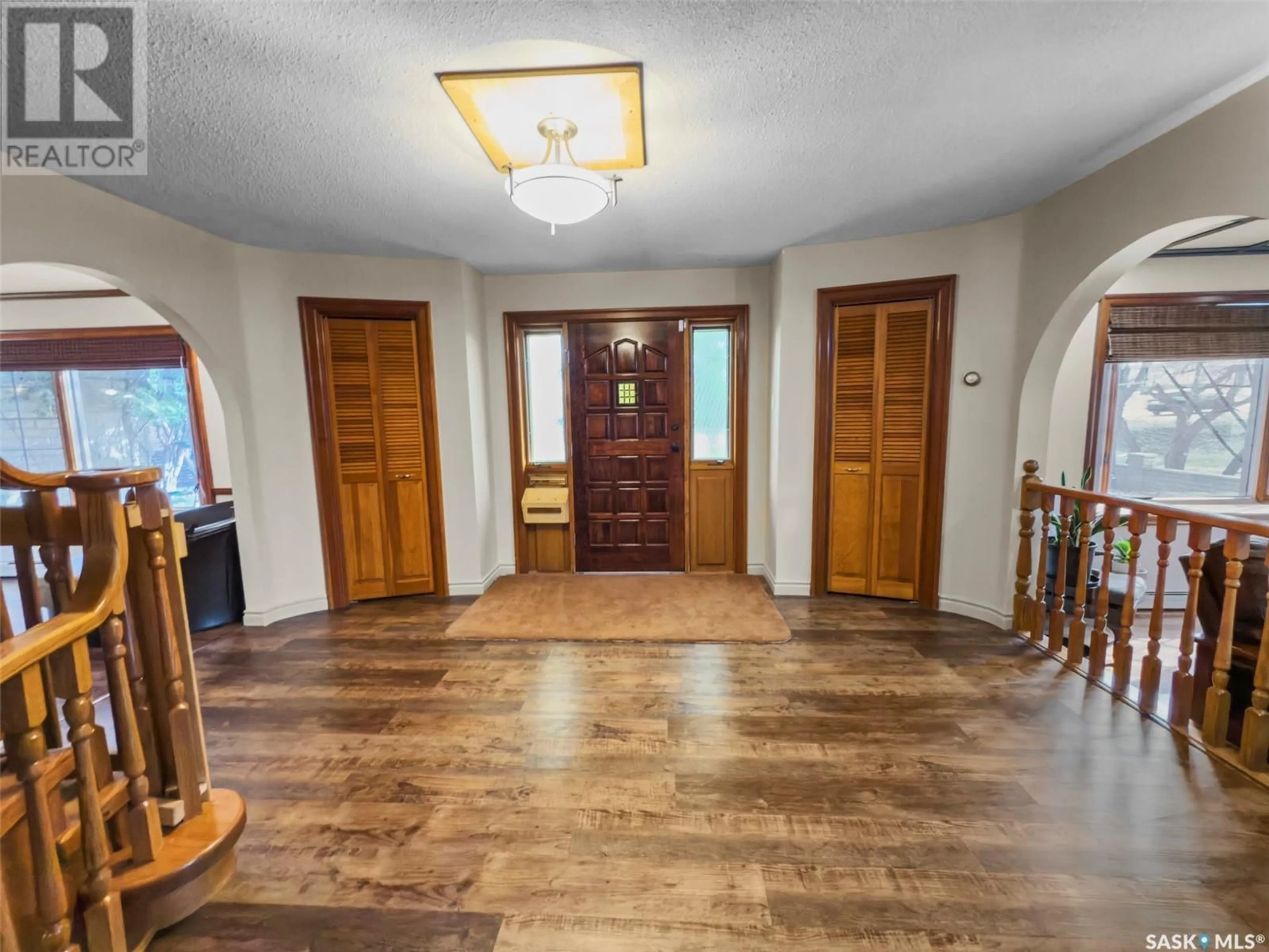 Indoor foyer for E - 777 GEORGE STREET, Swift Current Saskatchewan S9H1Z2