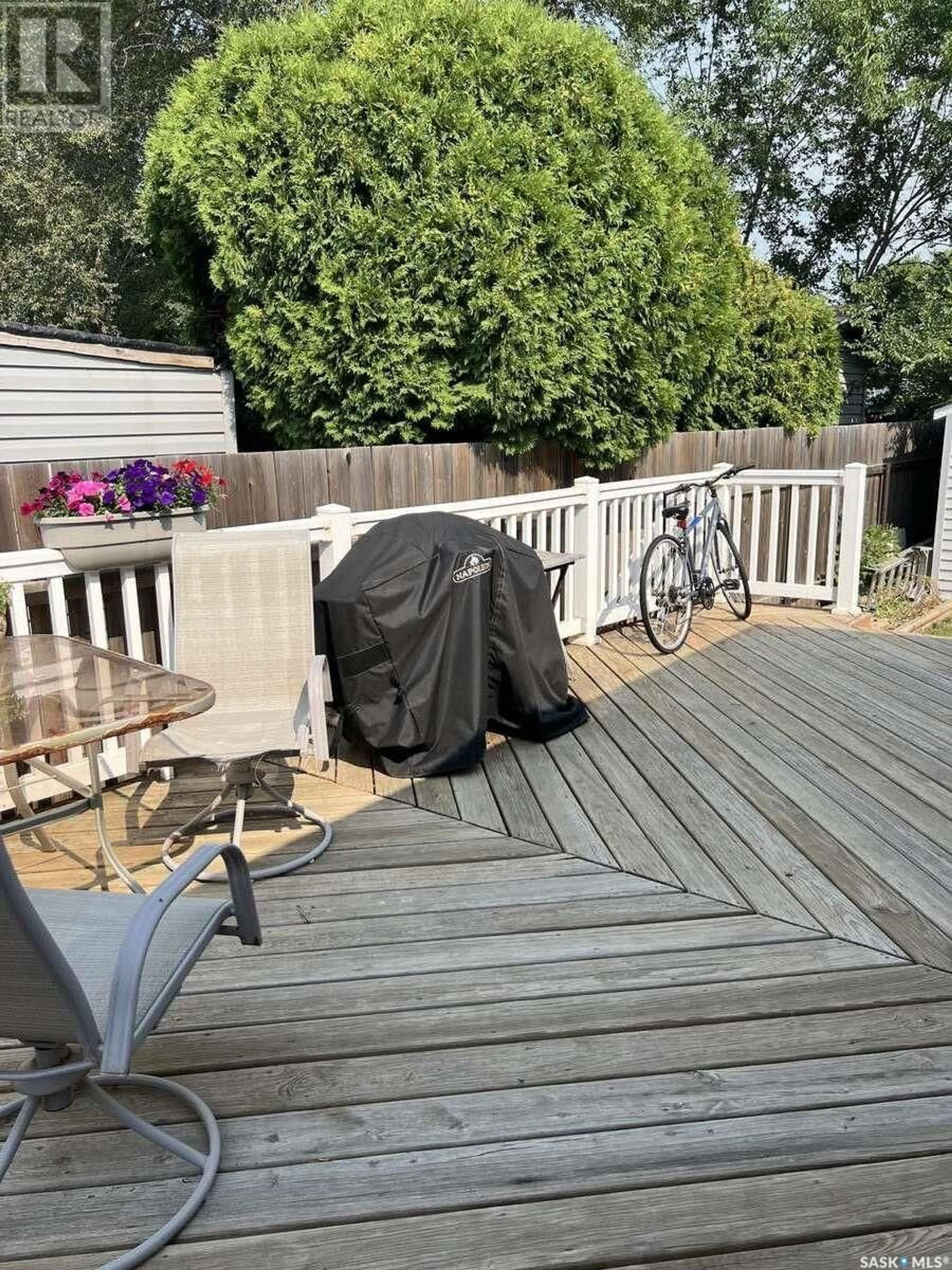Patio, street for 1400 NICHOLSON ROAD, Estevan Saskatchewan S4A1T5