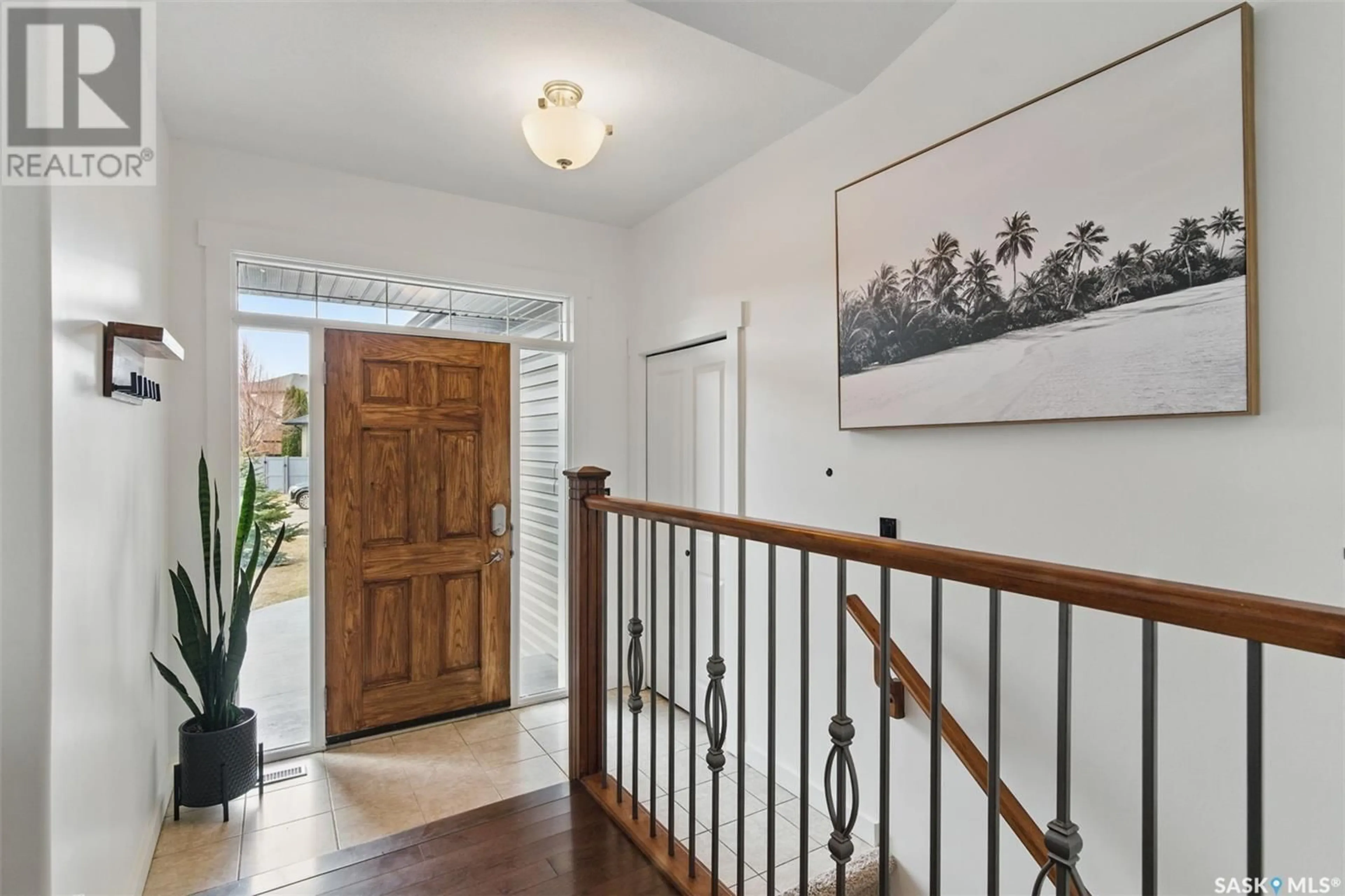 Indoor entryway for 806 WILKINS COURT, Saskatoon Saskatchewan S7W0C8