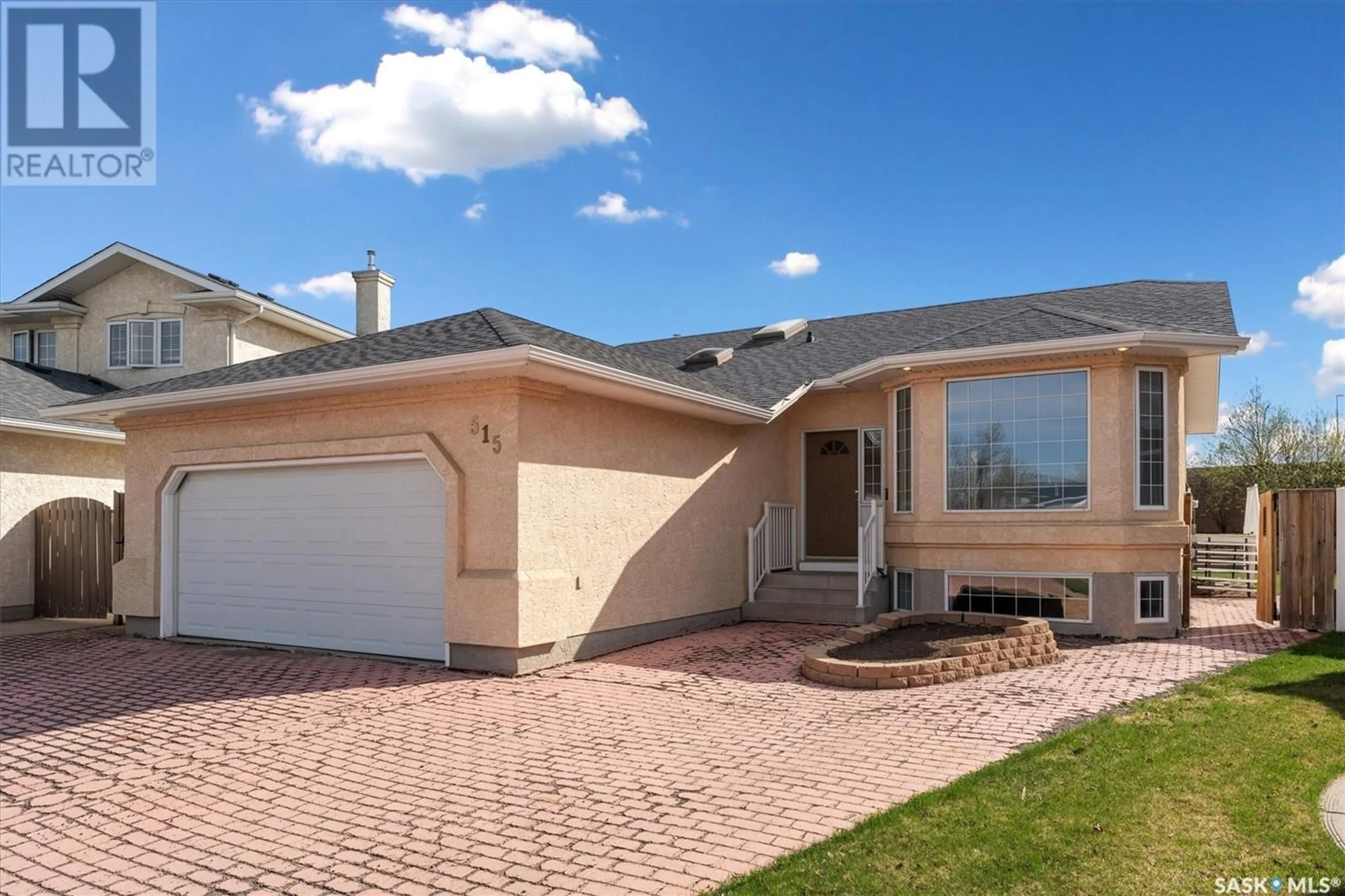Home with vinyl exterior material, street for 515 BUDZ BAY, Saskatoon Saskatchewan S7N4N4