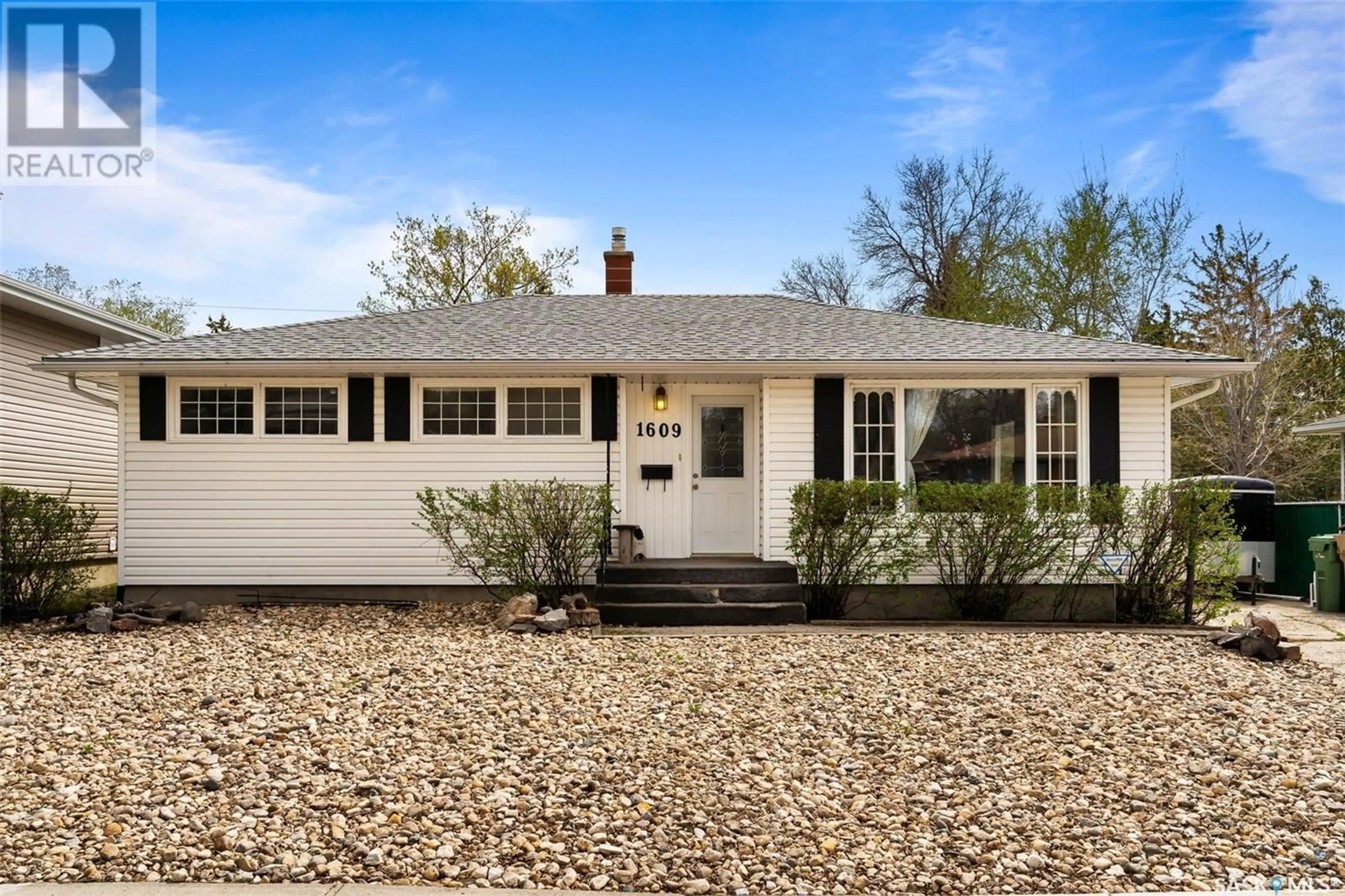 Home with vinyl exterior material, street for 1609 UHRICH AVENUE, Regina Saskatchewan S4S4R6