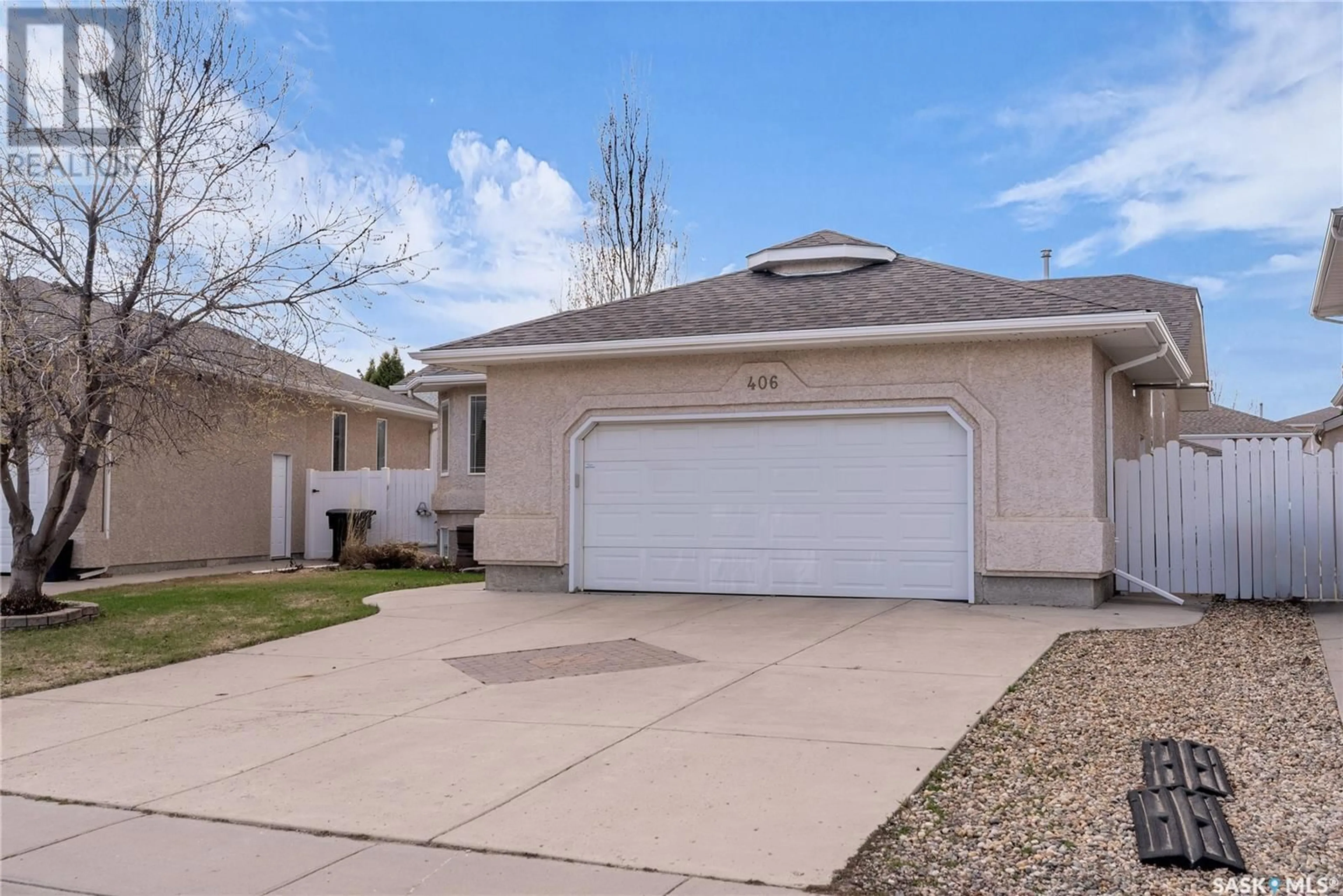 Home with vinyl exterior material, street for 406 NIXON CRESCENT, Saskatoon Saskatchewan S7L7G1