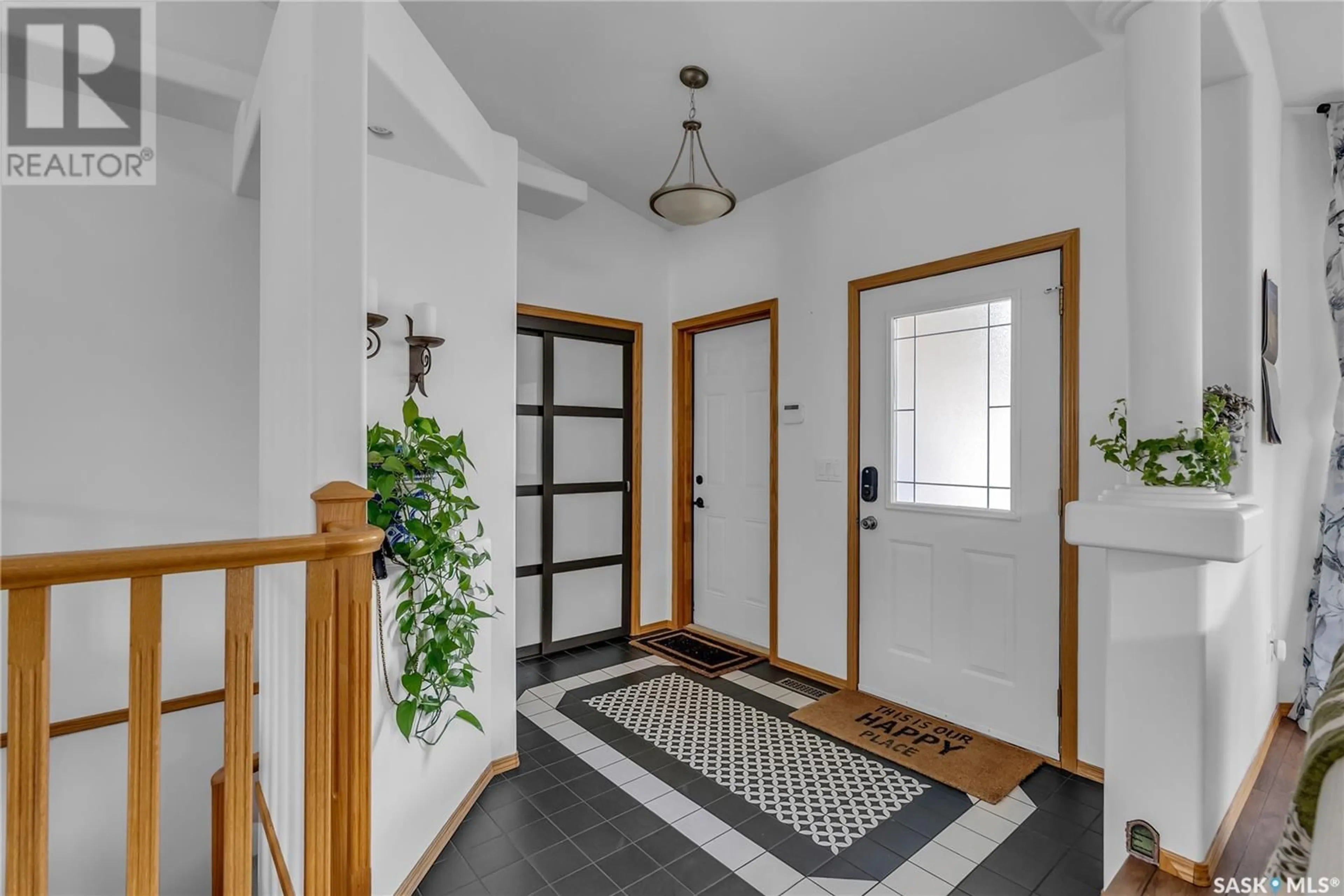 Indoor entryway for 406 NIXON CRESCENT, Saskatoon Saskatchewan S7L7G1