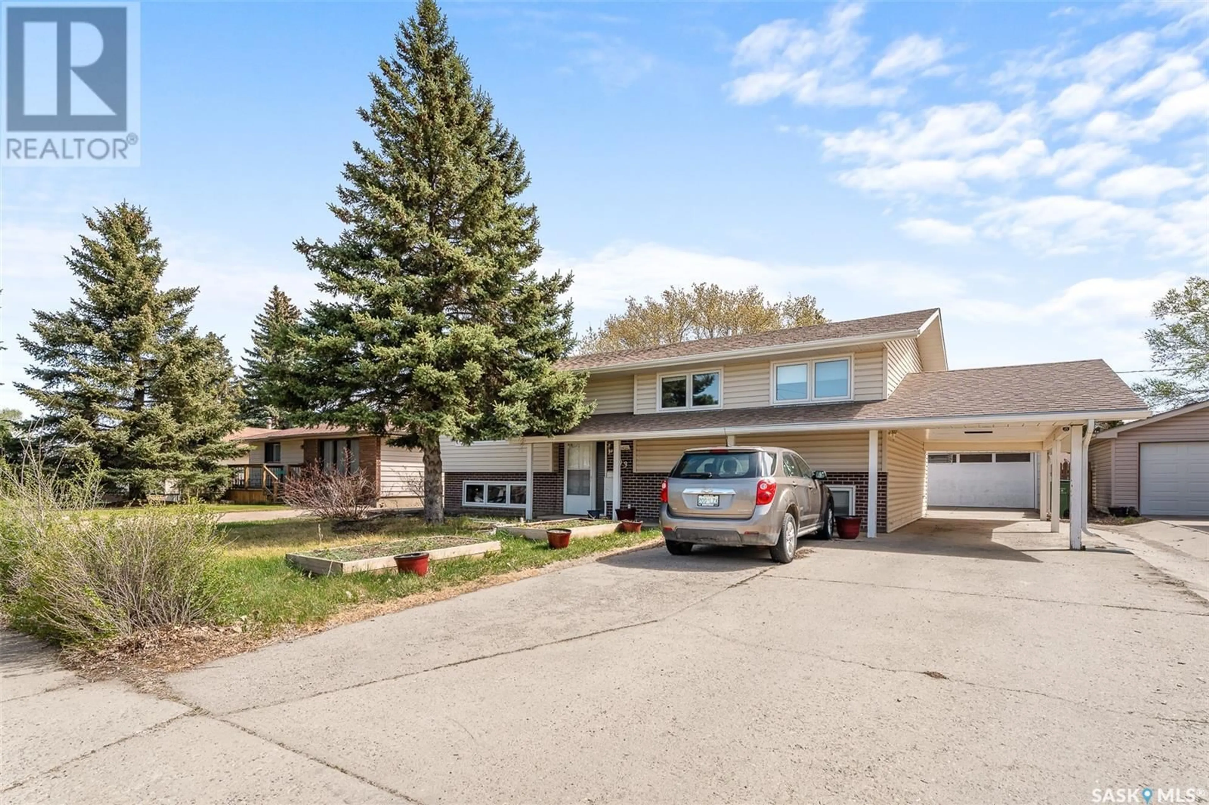 Unknown for 903 12TH AVENUE, Moose Jaw Saskatchewan S6H5X9