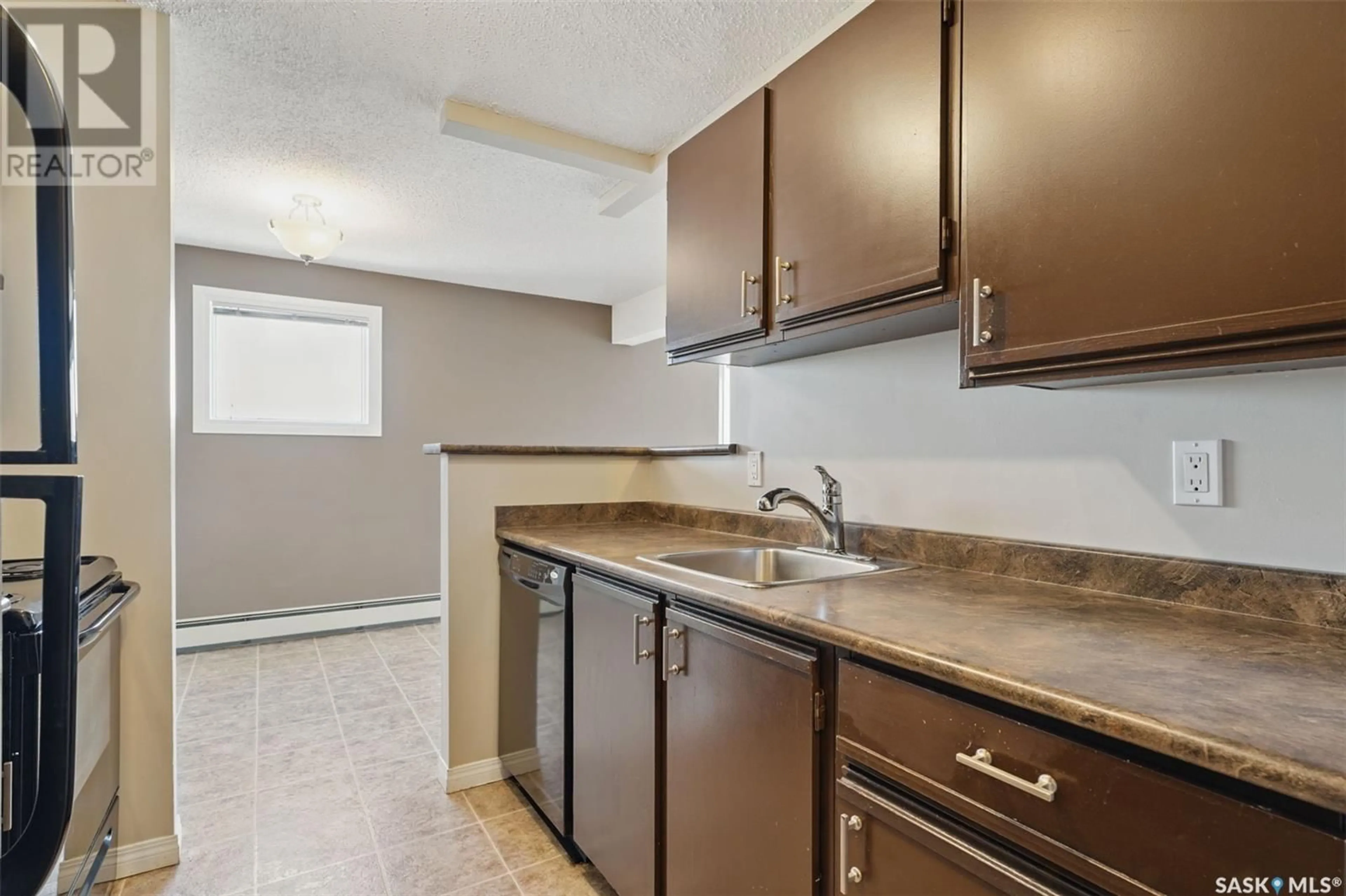 Standard kitchen, unknown for 6 101 110TH STREET, Saskatoon Saskatchewan S7N1S1
