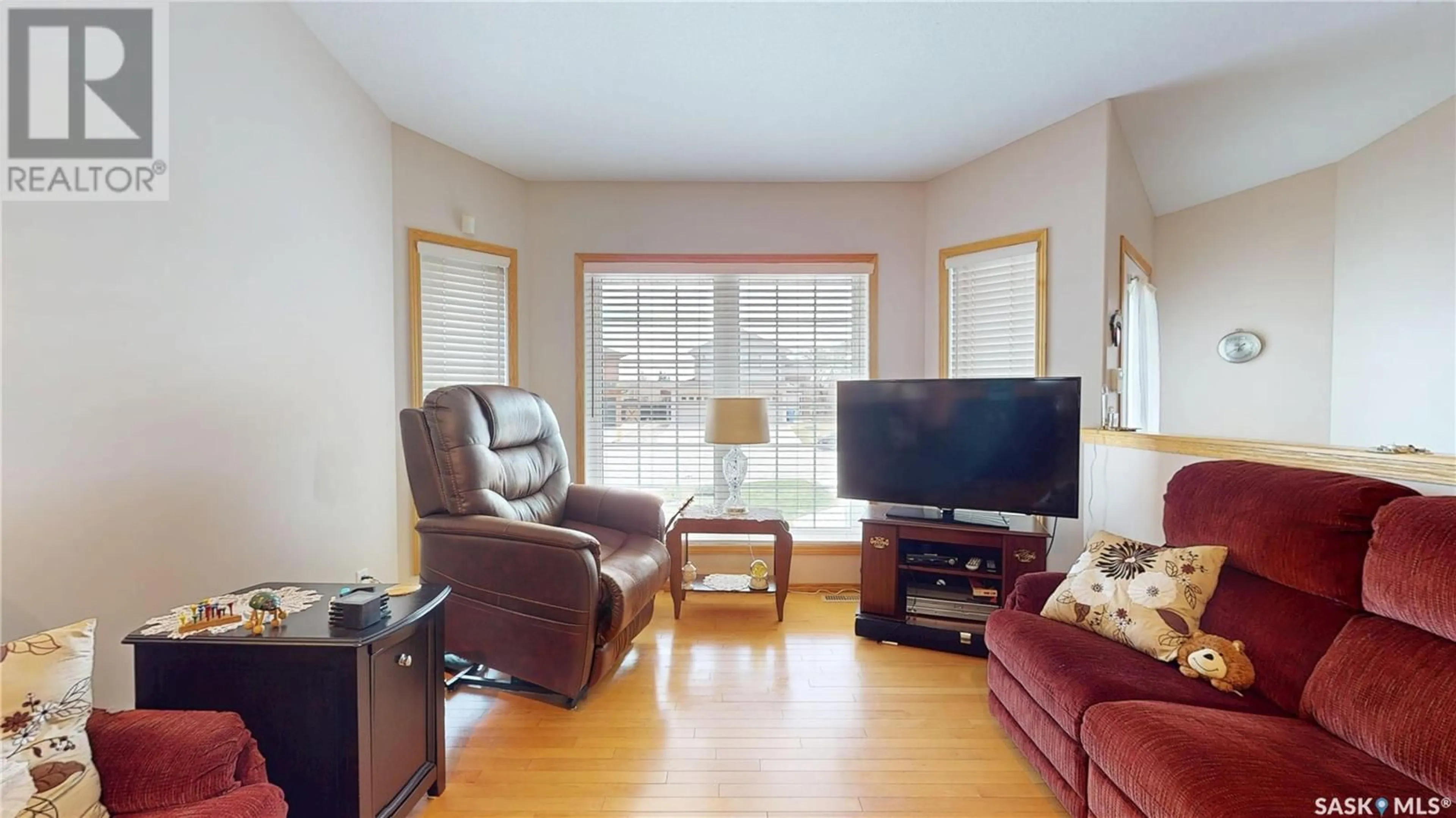 Living room with furniture, wood/laminate floor for 1934 DUNNISON CRESCENT, Regina Saskatchewan S4V0N8