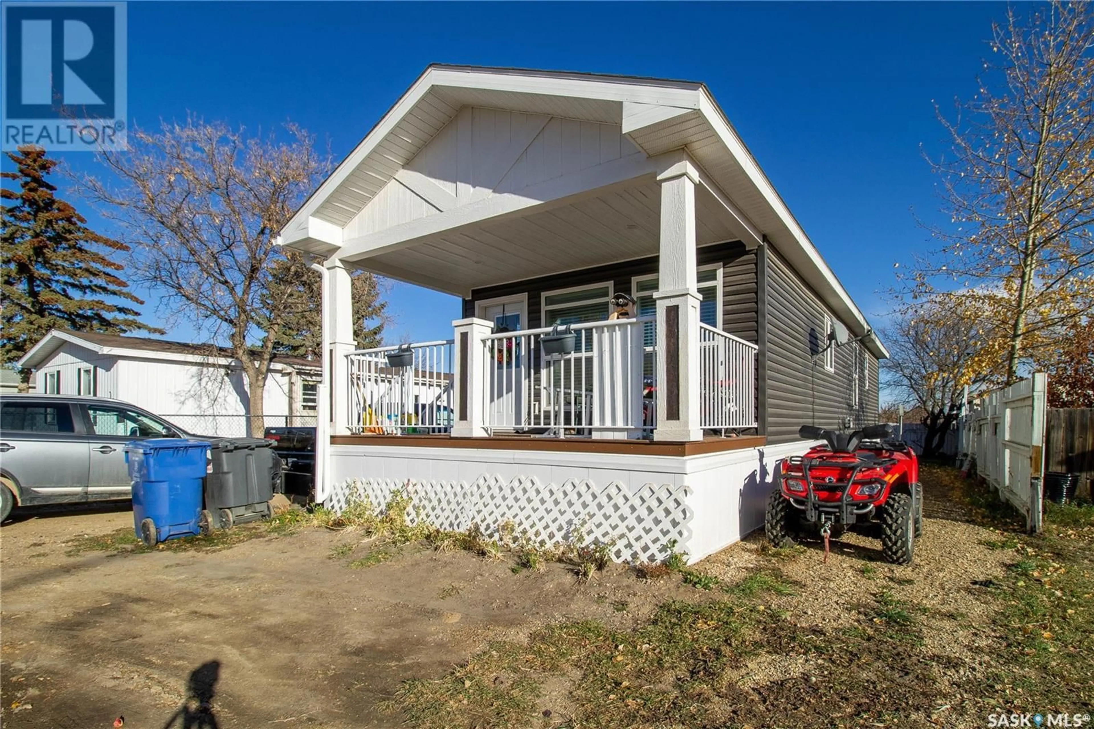 Home with vinyl exterior material, street for 79 MULBERRY ROAD, Sunset Estates Saskatchewan S7B0A4