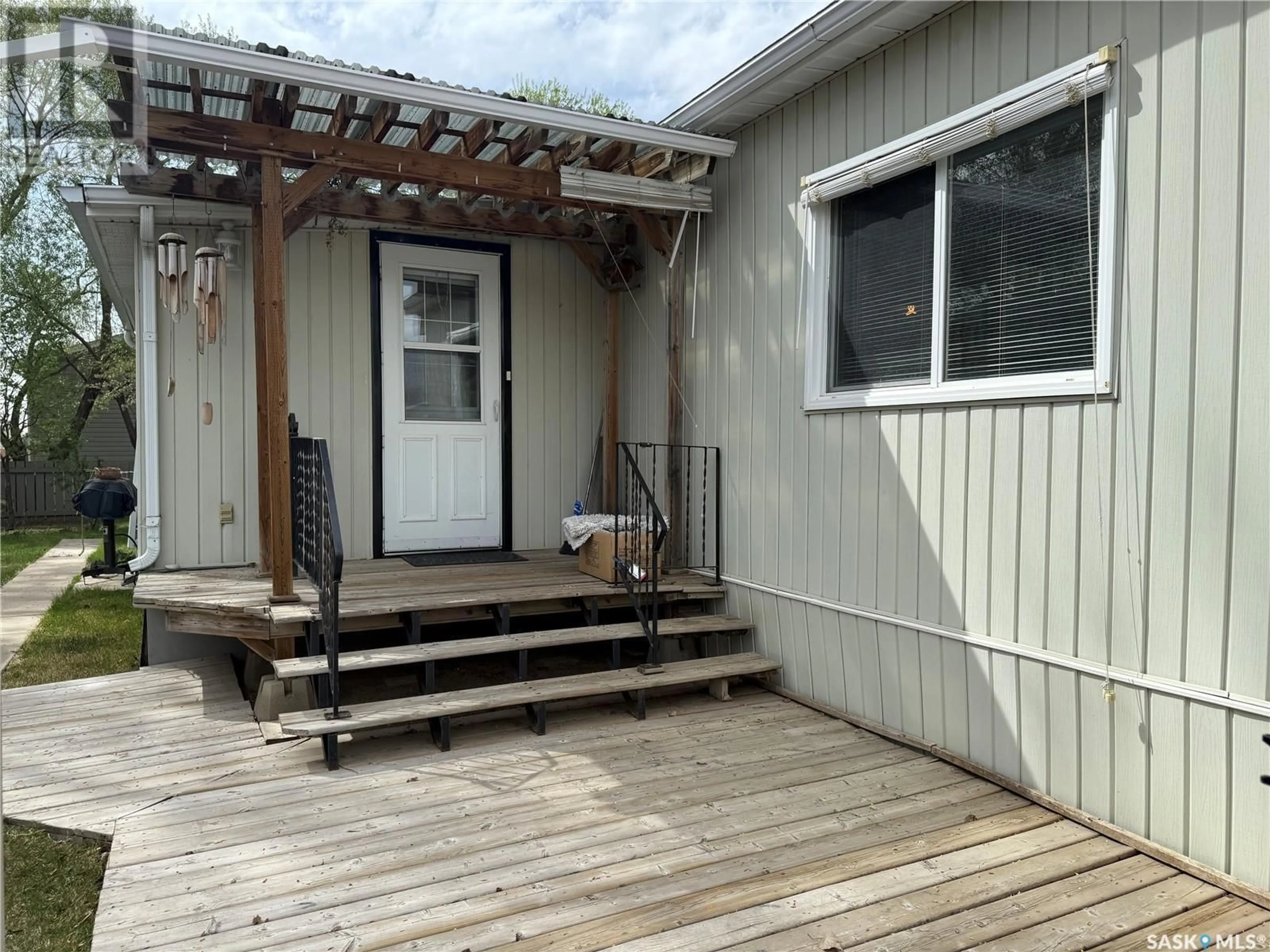 Patio, street for B4 - 1455 9TH AVENUE, Moose Jaw Saskatchewan S6J1C6