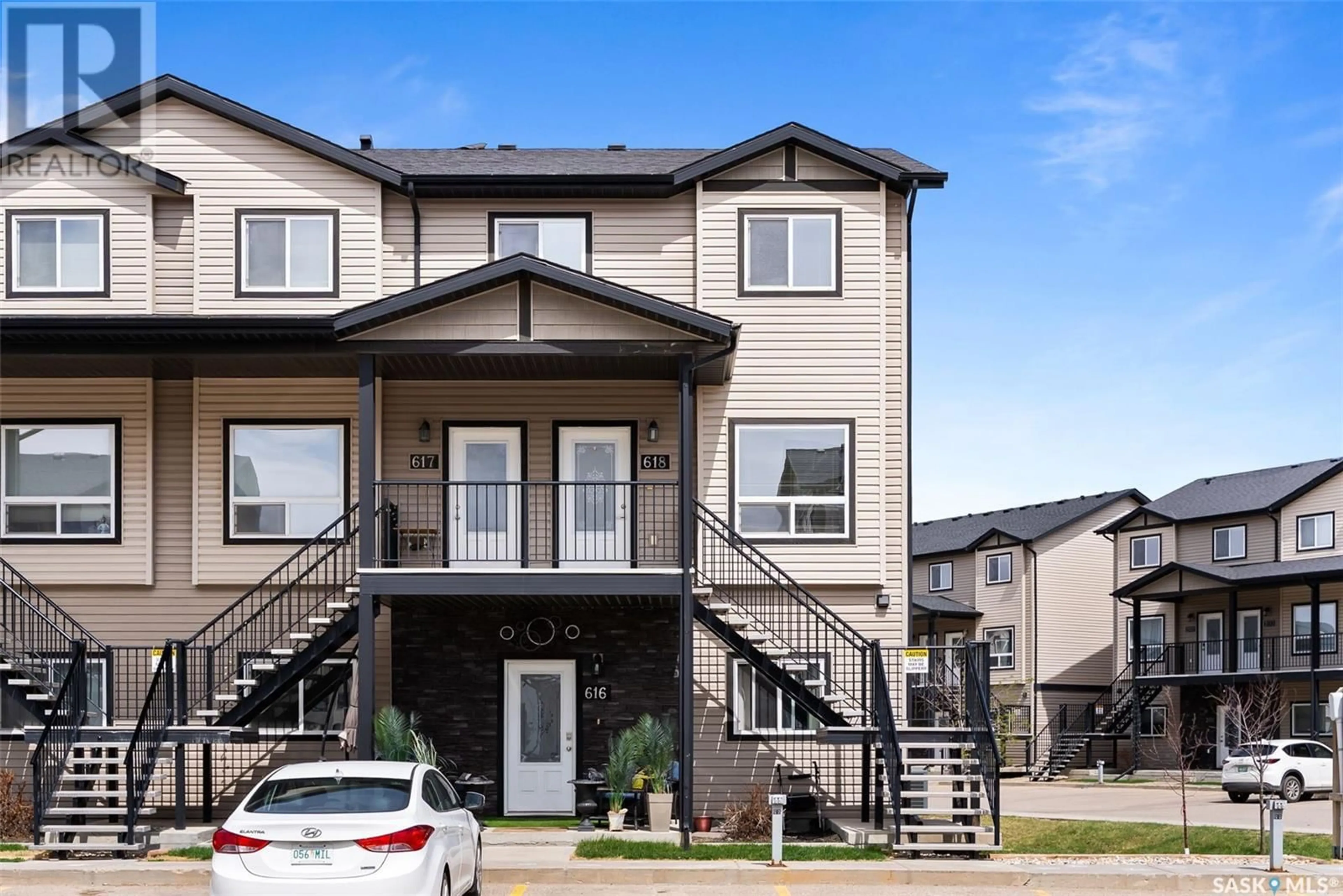 Home with vinyl exterior material, street for 3814 - 618 DEWDNEY AVENUE, Regina Saskatchewan S4T0Z7