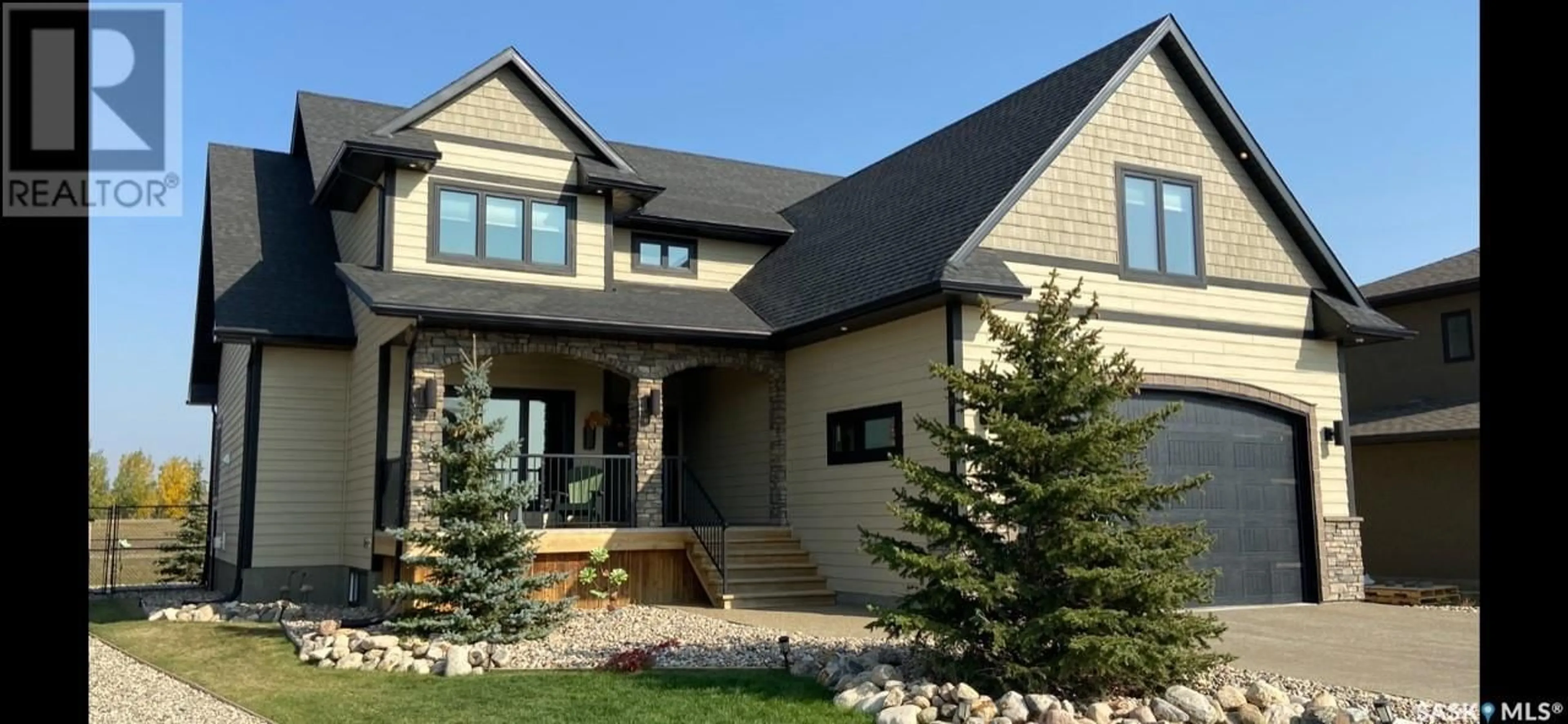Home with vinyl exterior material, street for 7 STANFORD BAY, White City Saskatchewan S4L0C9
