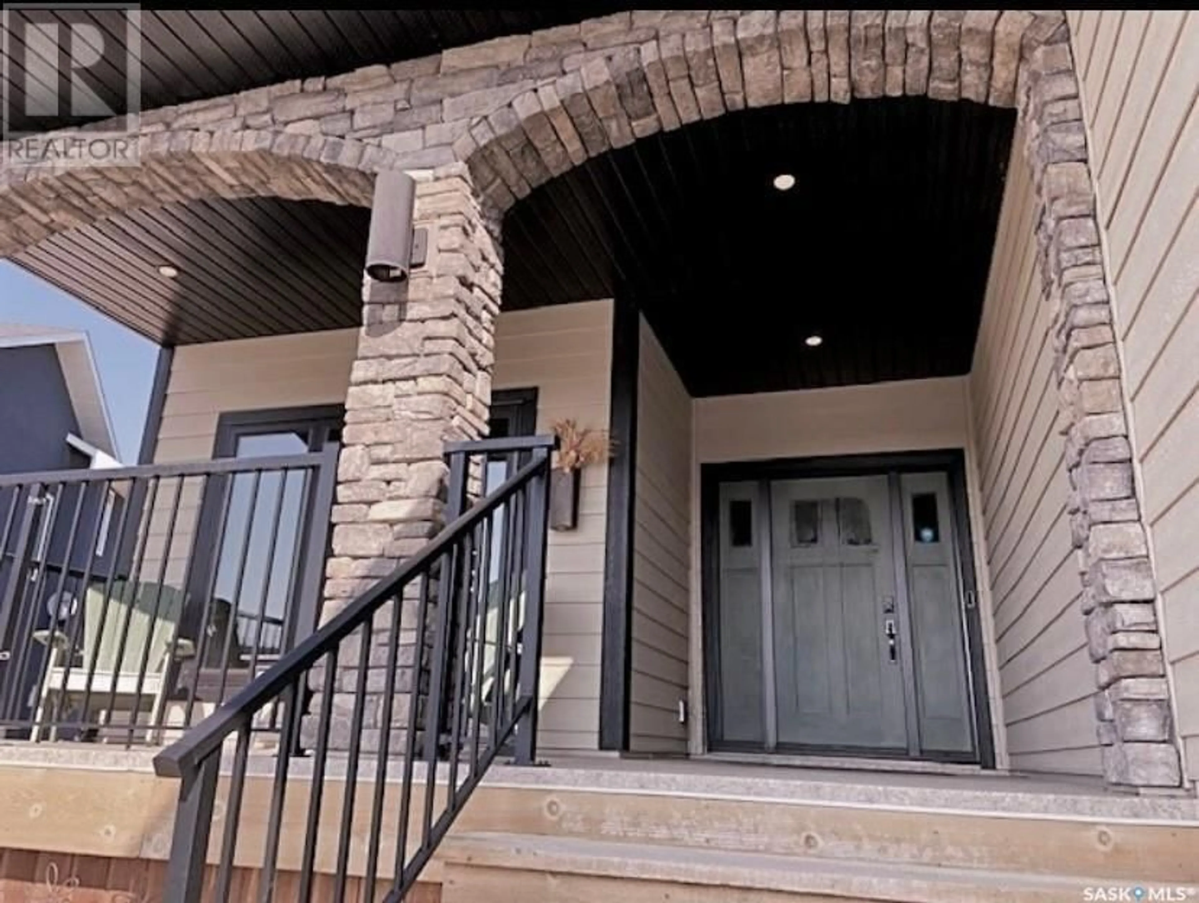 Indoor entryway for 7 STANFORD BAY, White City Saskatchewan S4L0C9