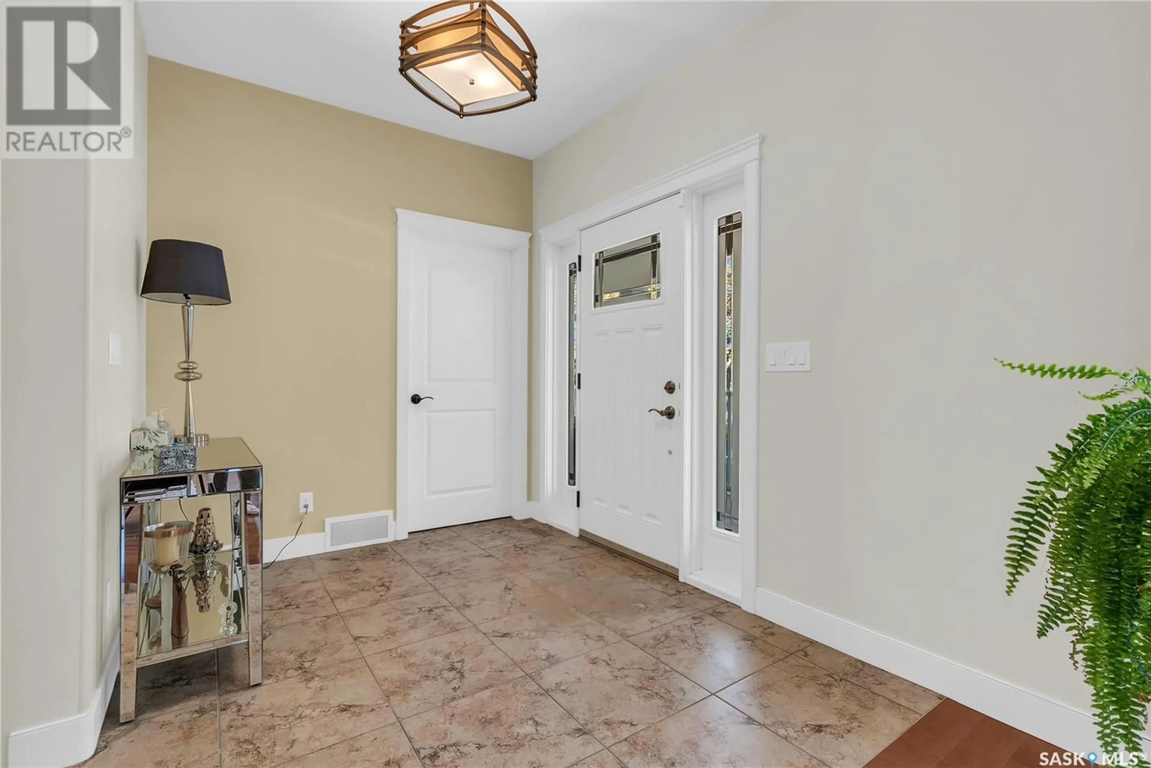 Indoor entryway for 1310 ELLIOTT STREET, Saskatoon Saskatchewan S7N0V8