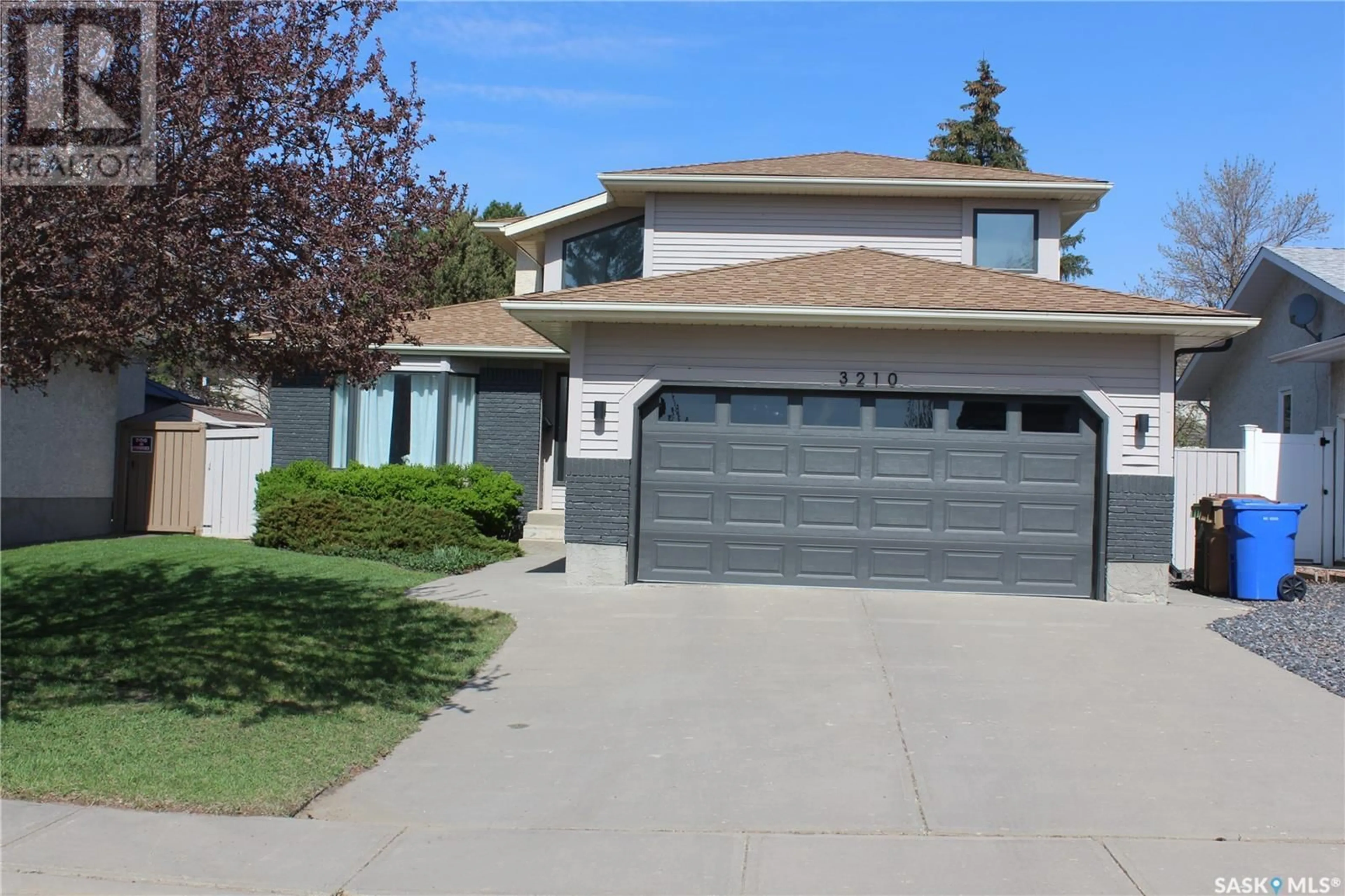 Home with vinyl exterior material, street for 3210 WASCANA GLEN, Regina Saskatchewan S4V2L5