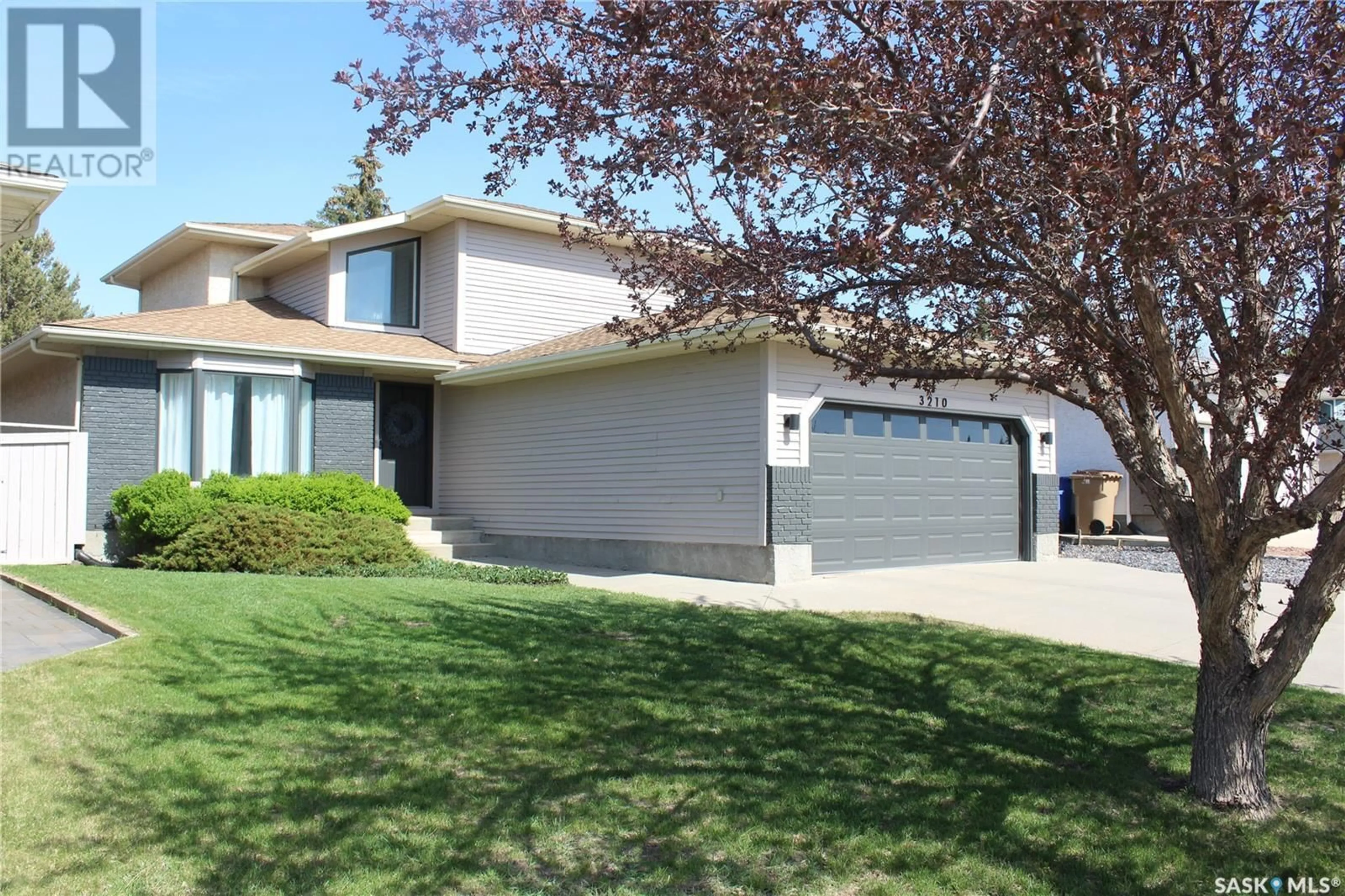Home with vinyl exterior material, street for 3210 WASCANA GLEN, Regina Saskatchewan S4V2L5