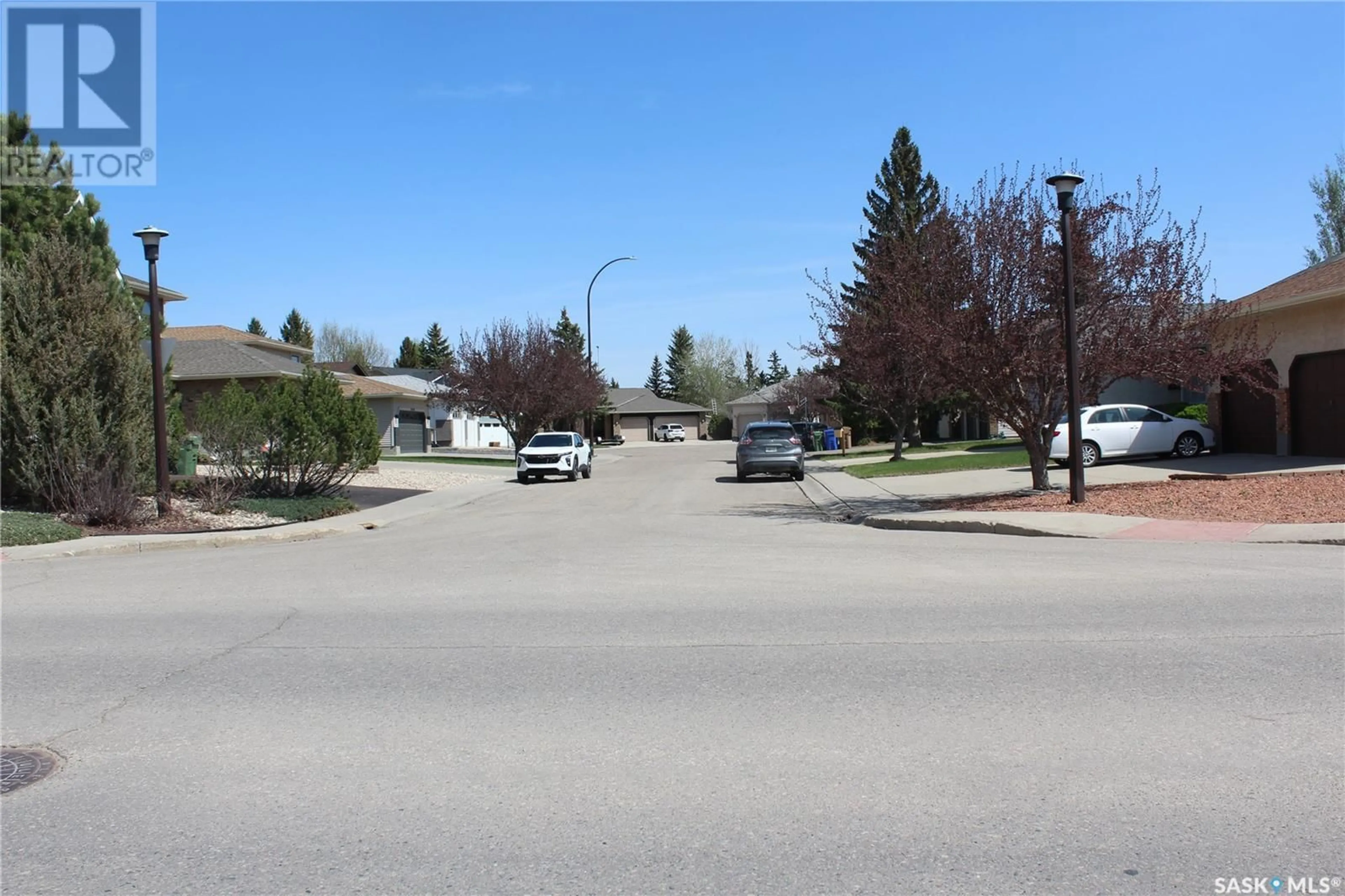 Parking for 3210 WASCANA GLEN, Regina Saskatchewan S4V2L5