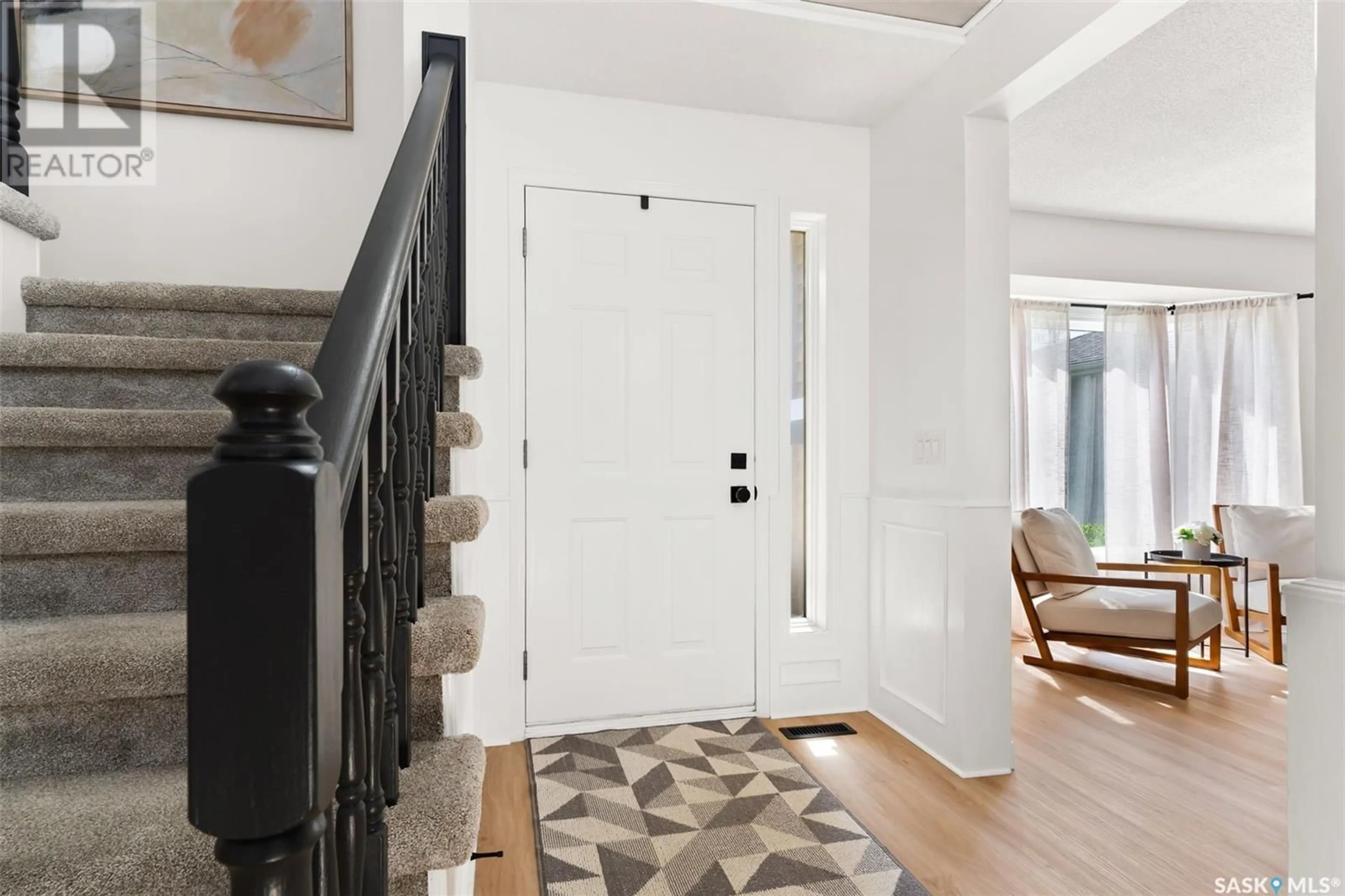 Indoor entryway for 3210 WASCANA GLEN, Regina Saskatchewan S4V2L5