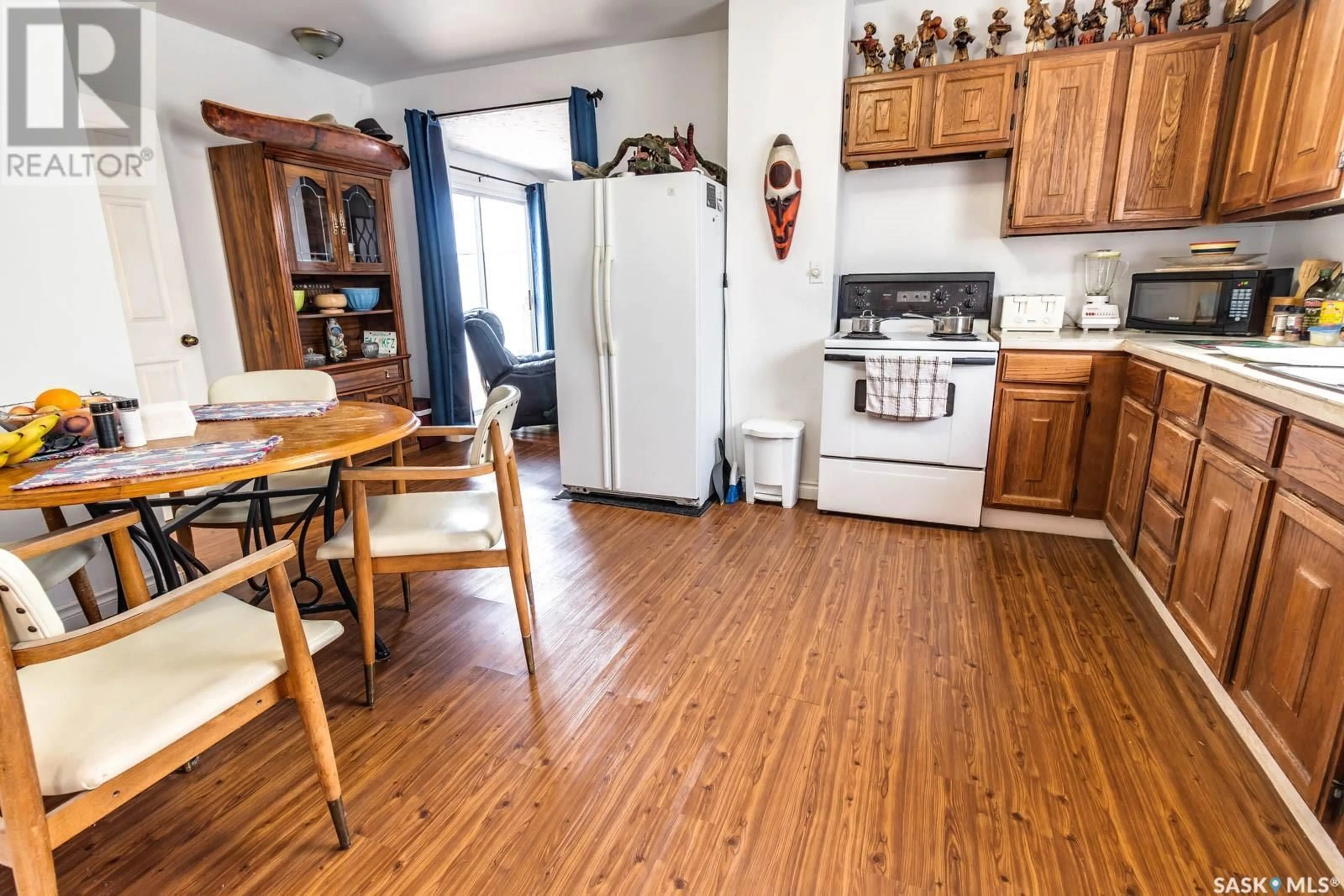 Standard kitchen, unknown for 104 DRYSDALE STREET, Rouleau Saskatchewan S0G4H0