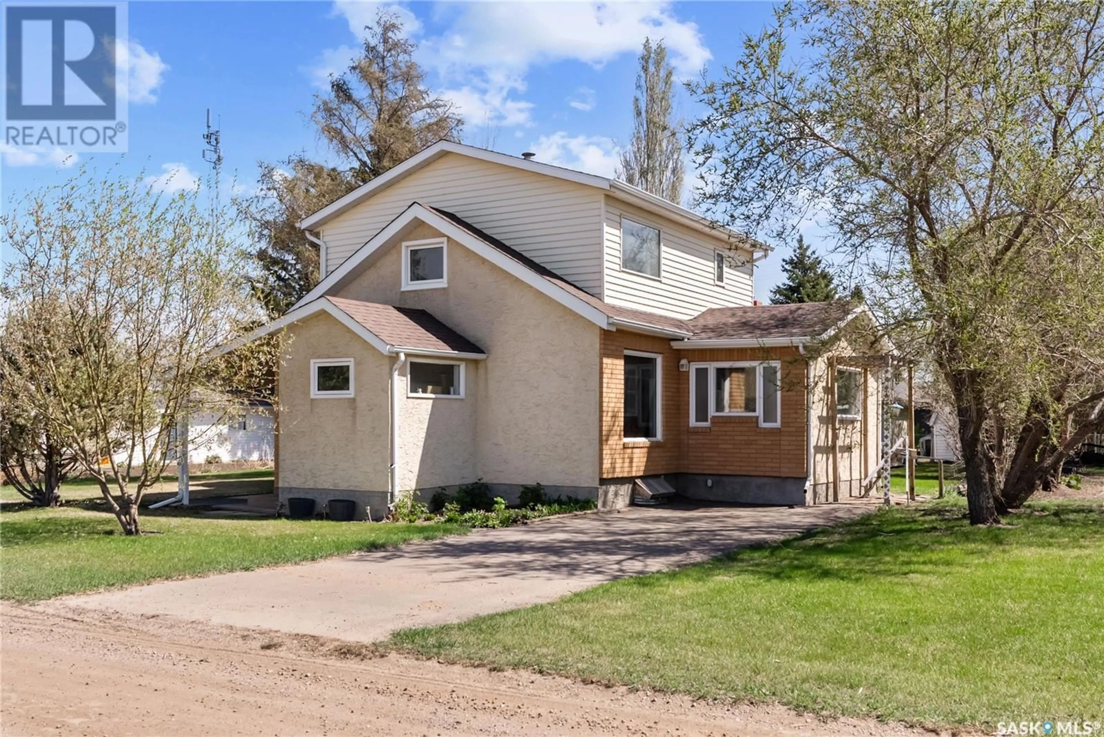 Home with vinyl exterior material, street for 220 W 1ST STREET, Meota Saskatchewan S0M1X0