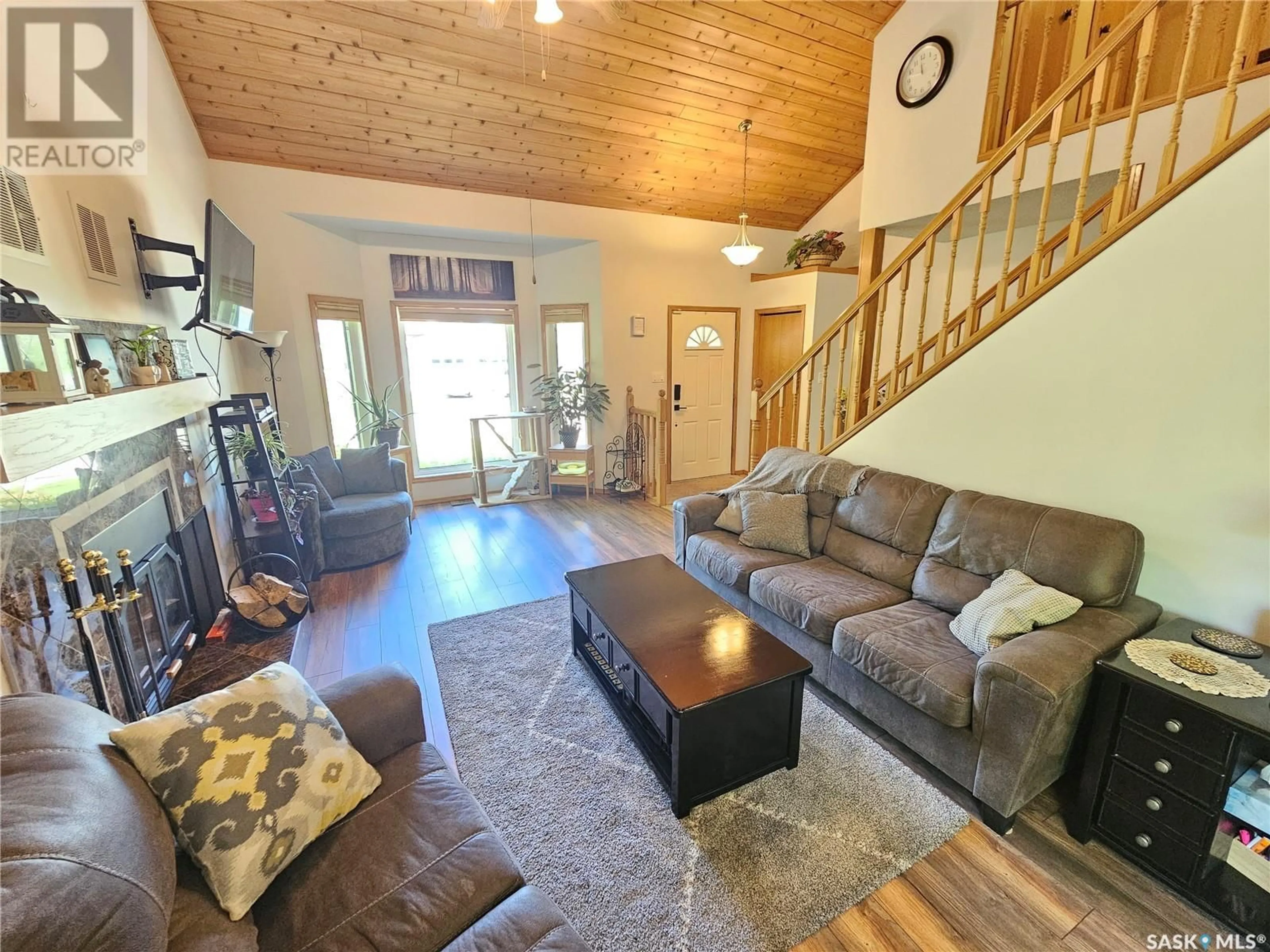 Living room with furniture, wood/laminate floor for 10 CHARPENTIER PLACE, Meadow Lake Saskatchewan S9X1E2