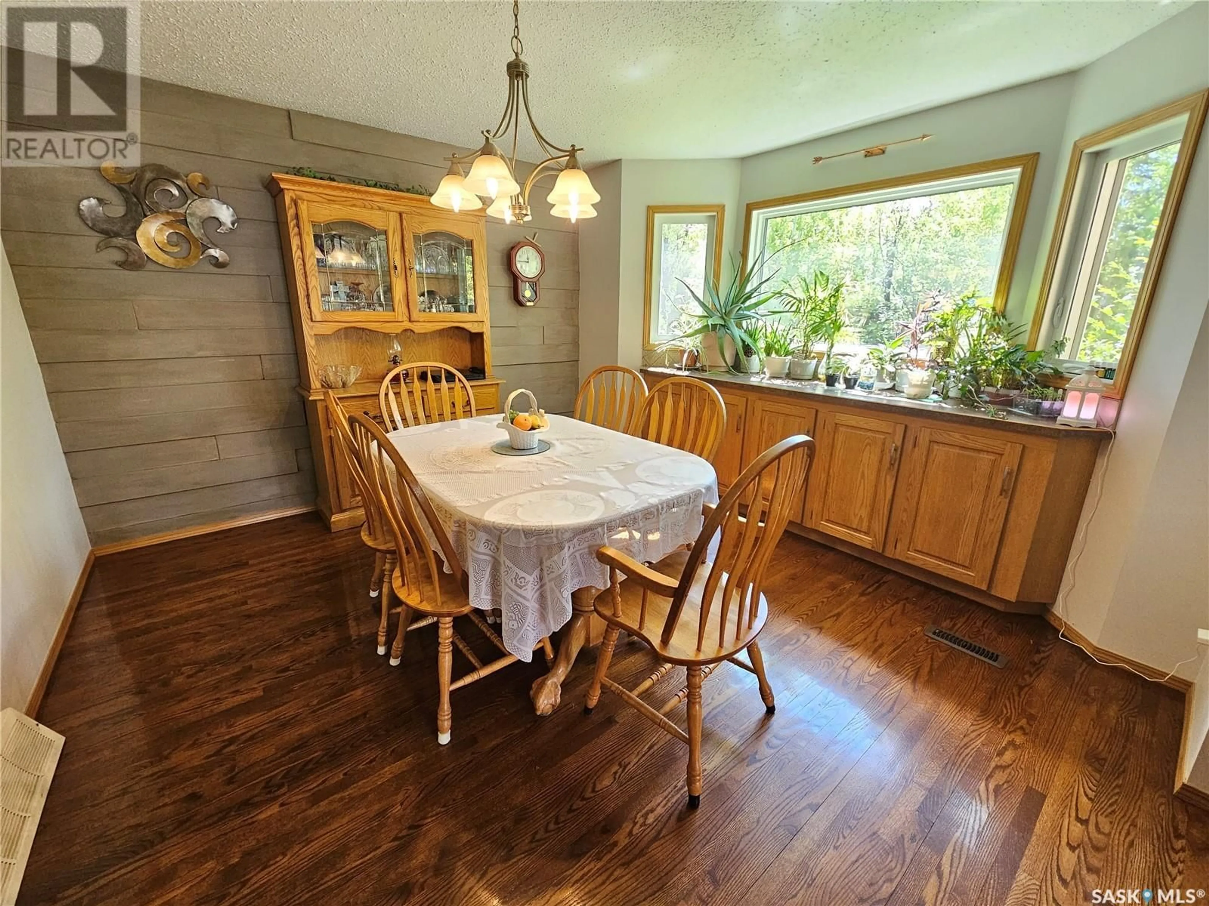 Dining room, wood/laminate floor for 10 CHARPENTIER PLACE, Meadow Lake Saskatchewan S9X1E2