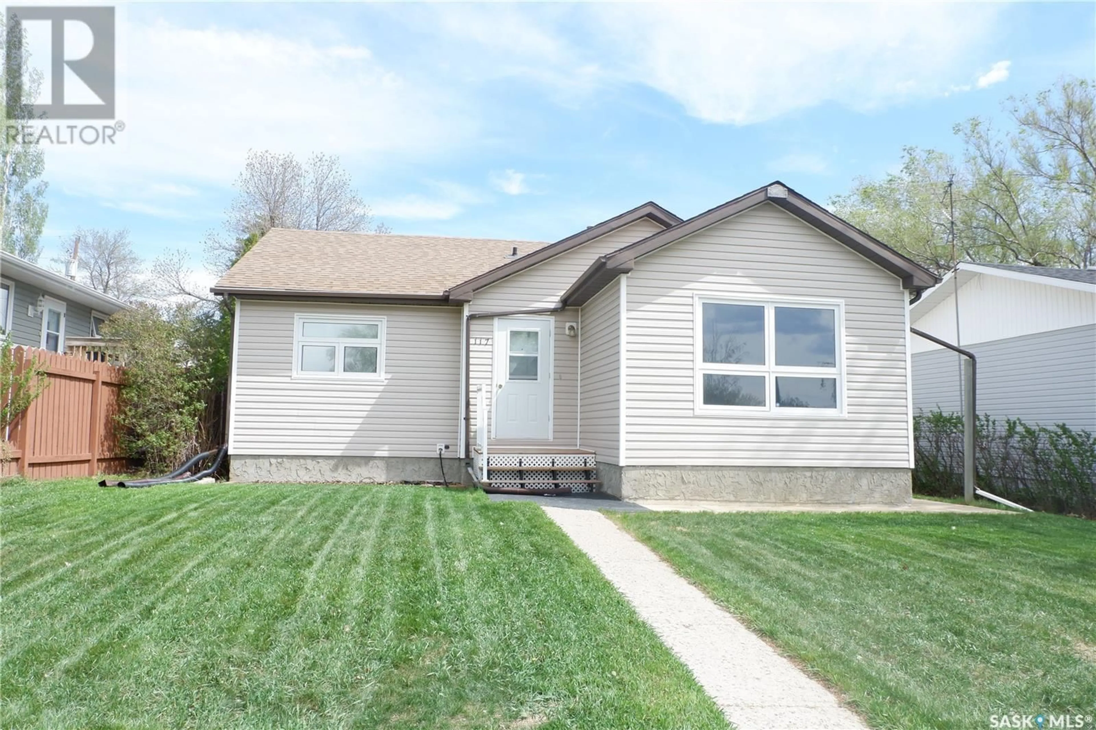 Home with vinyl exterior material, street for 117 4TH STREET, Coronach Saskatchewan S0H0Z0